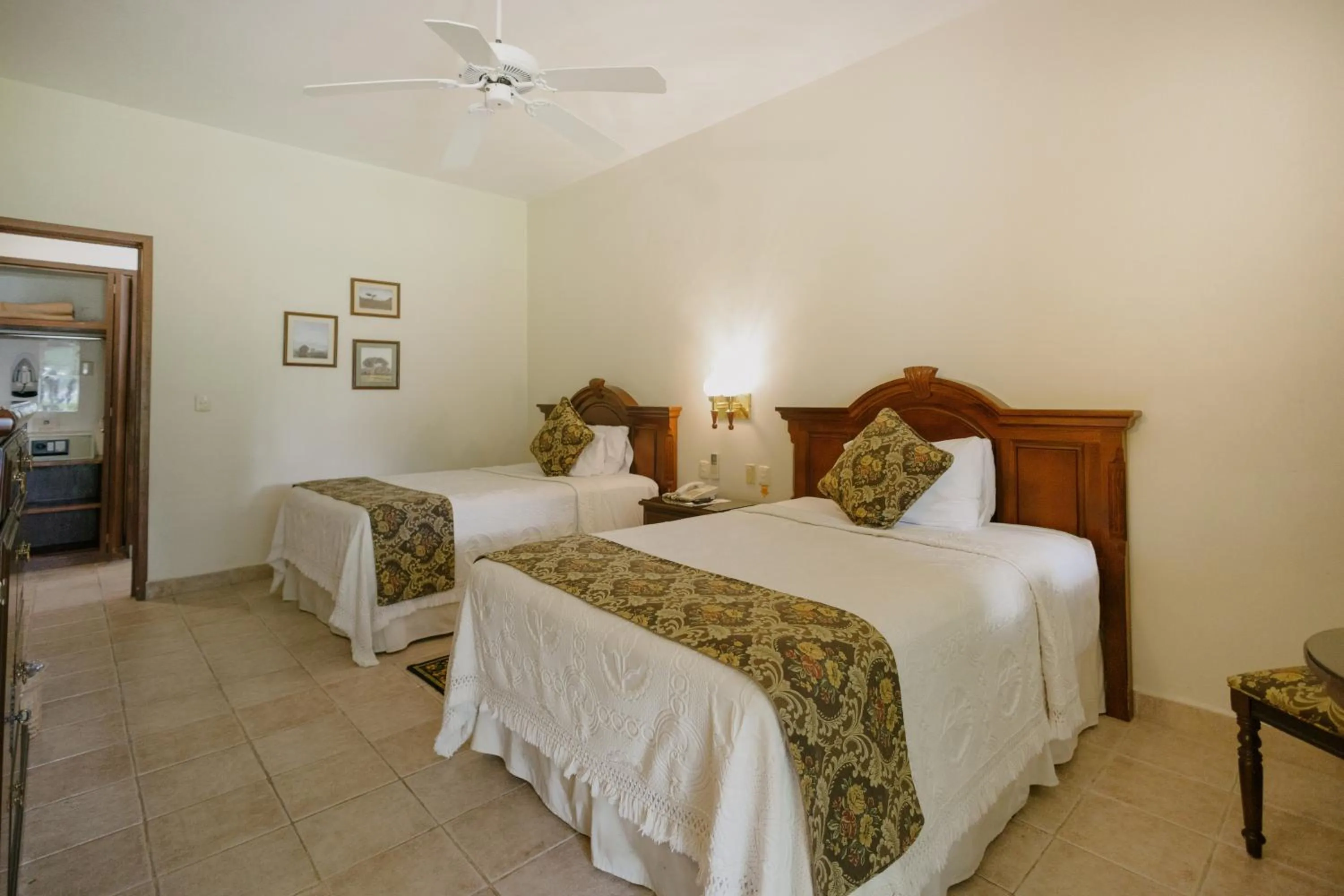 Bedroom, Bed in Hotel Hacienda Los Laureles