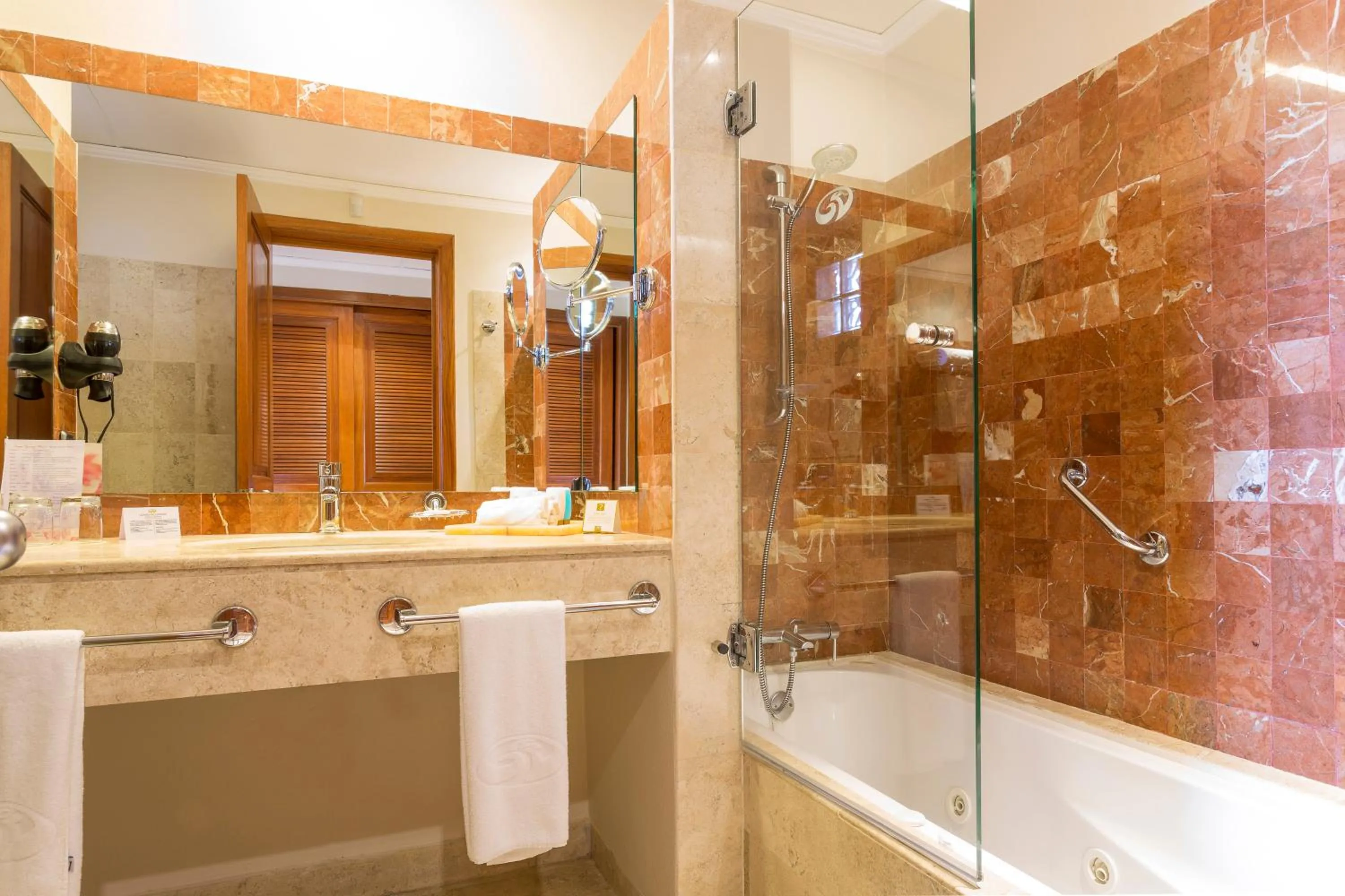 Bathroom in Grand Palladium Colonial Resort & Spa - All Inclusive