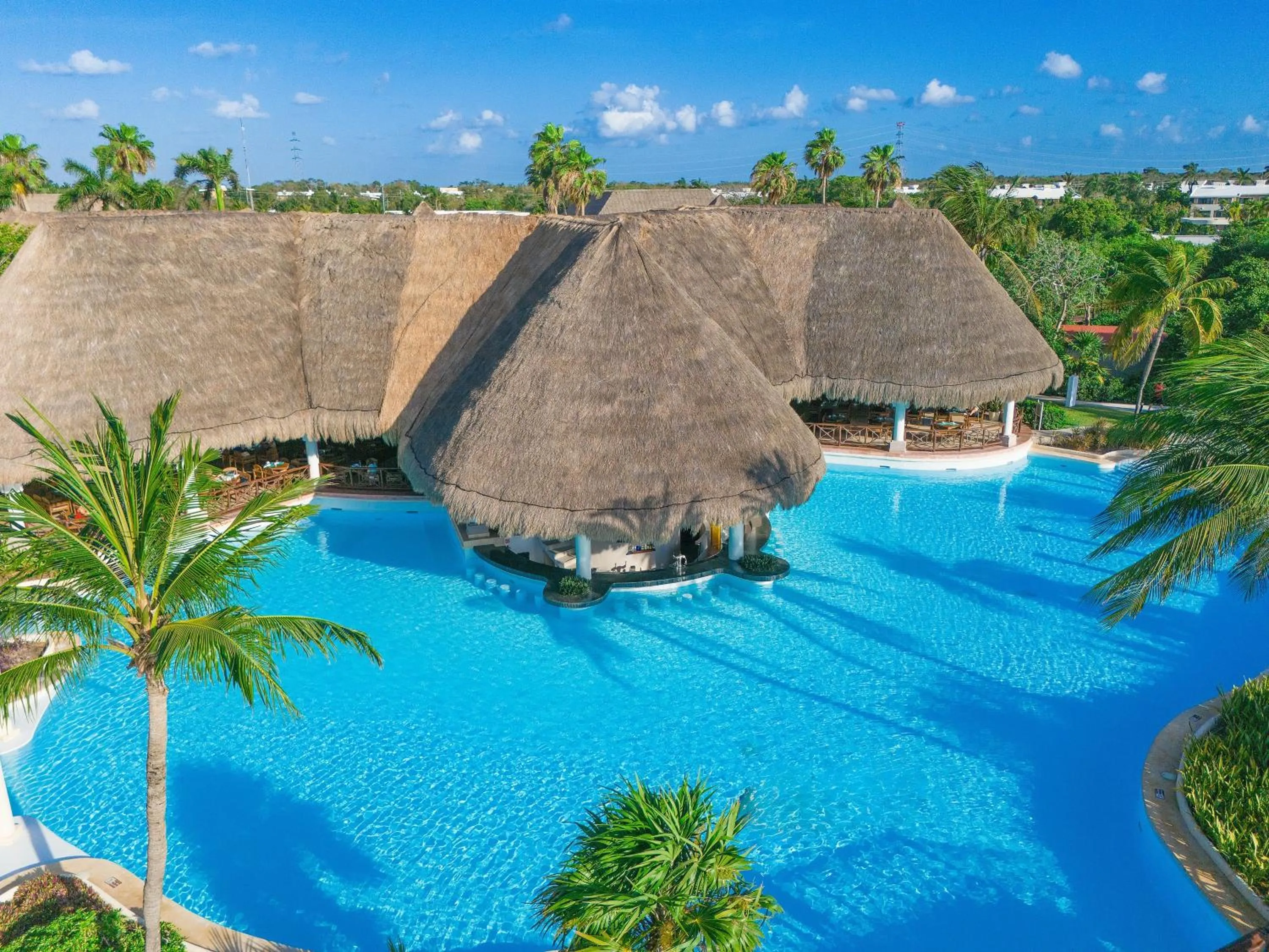 Swimming pool in Grand Palladium Kantenah Resort & Spa - All Inclusive