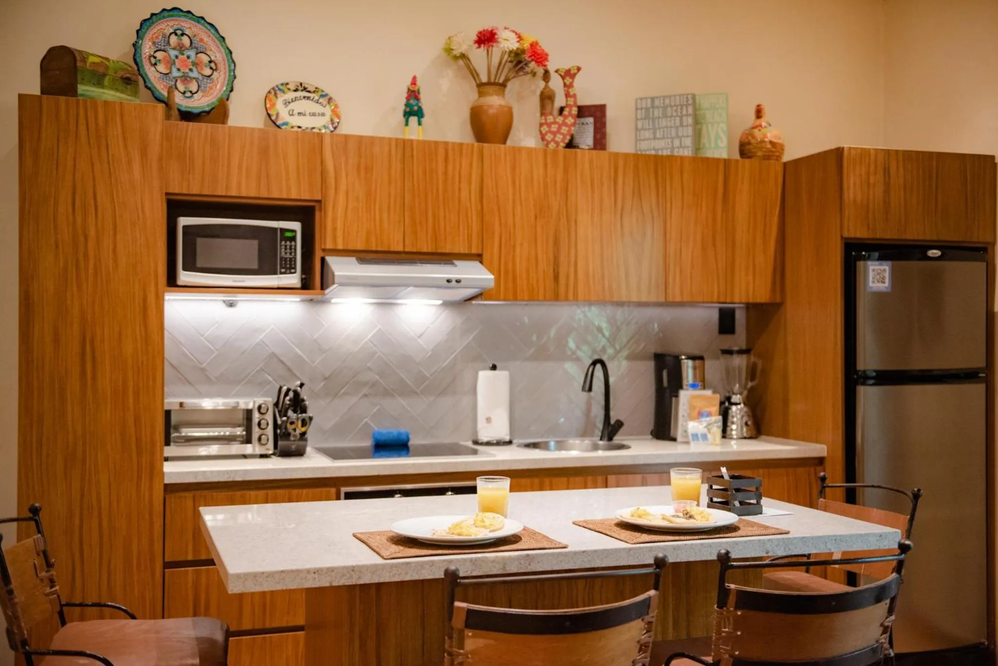 microwave in Porto Playa Condo Hotel and Beach Club