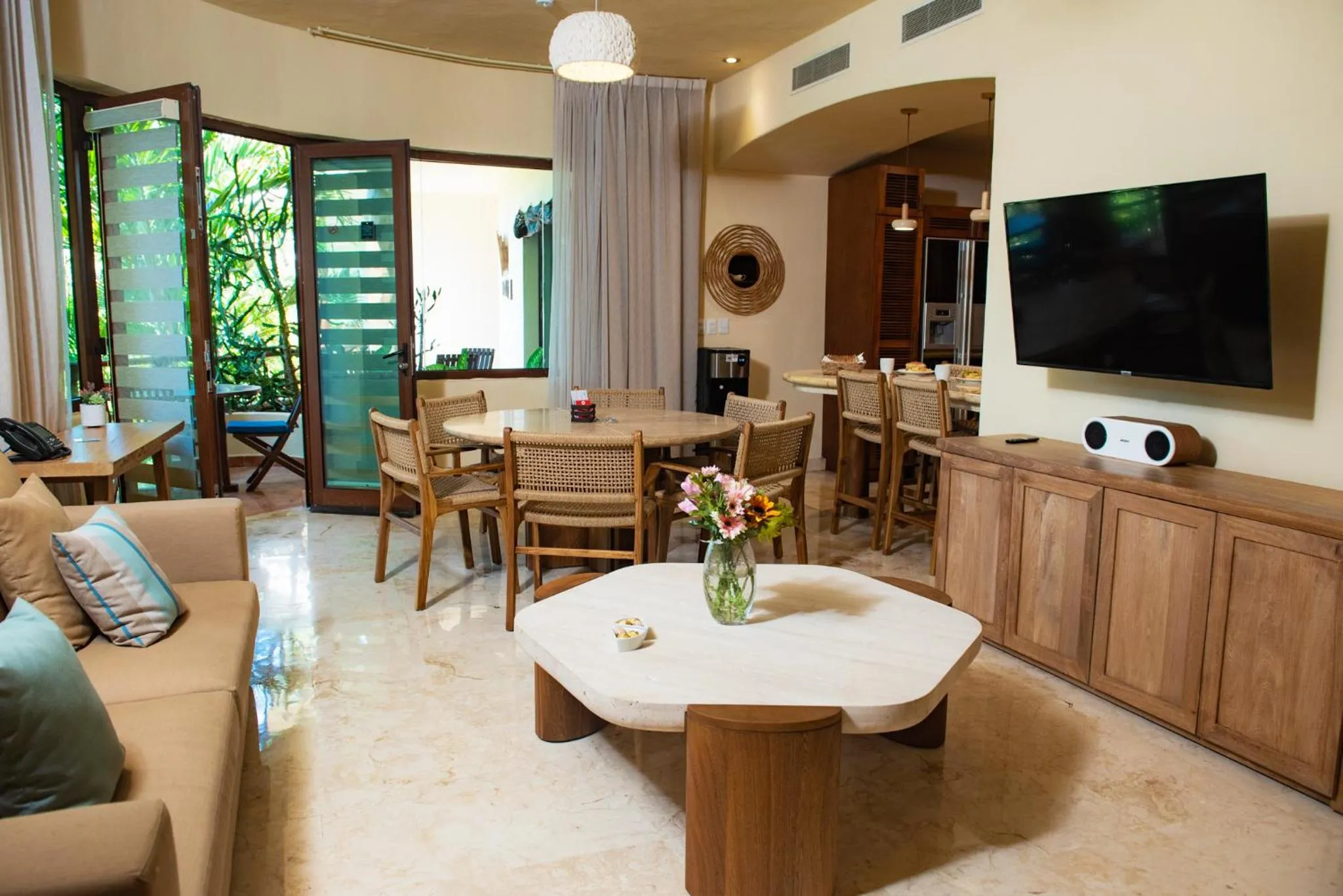 TV and multimedia in Porto Playa Condo Hotel and Beach Club