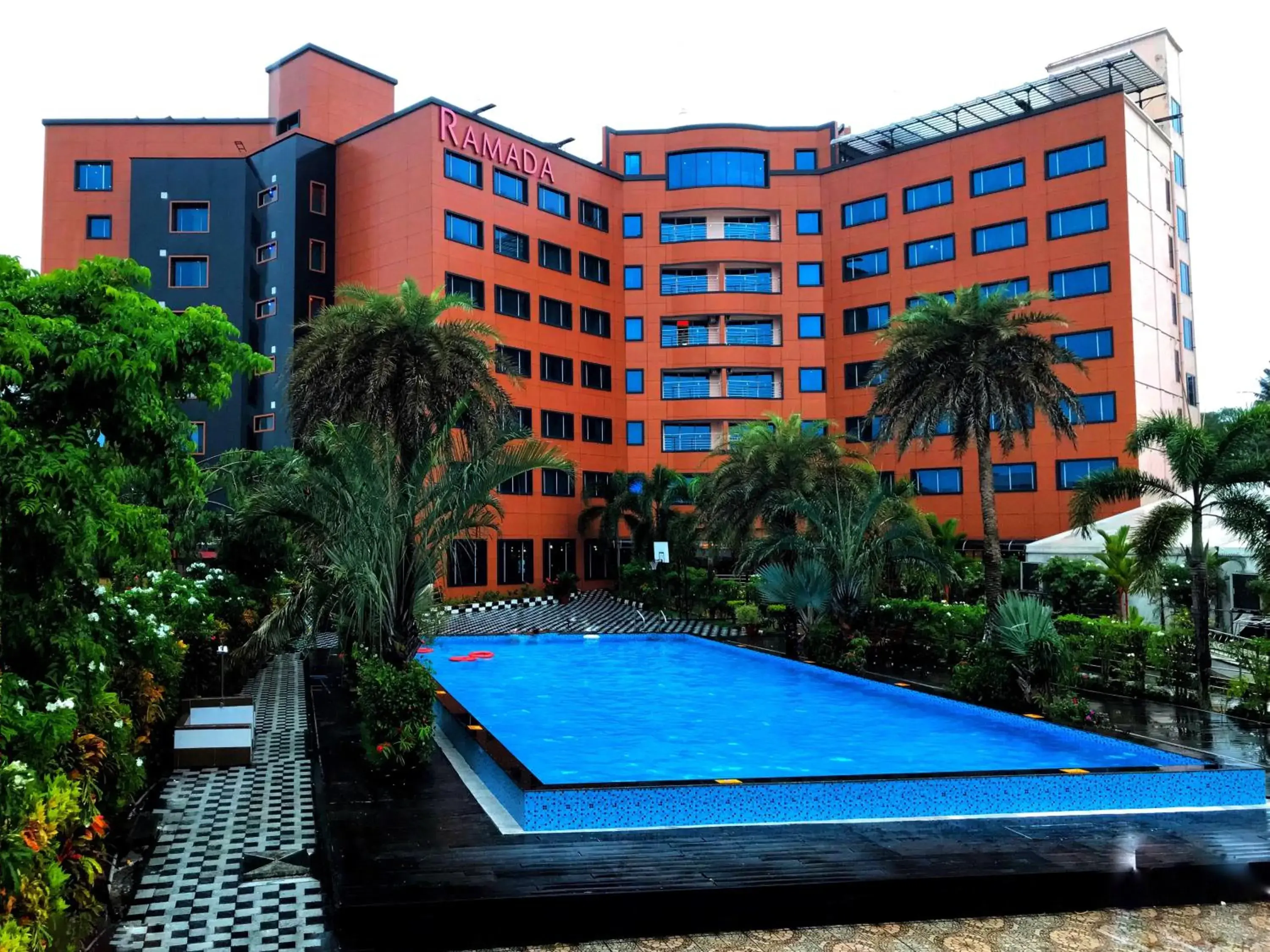 Swimming pool in Ramada by Wyndham Alleppey Swimming pool in Ramada by Wyndham Alleppey