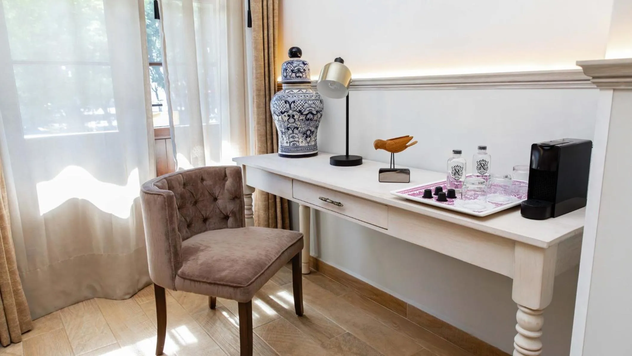 Photo of the whole room in voco Royalty Puebla Downtown by IHG