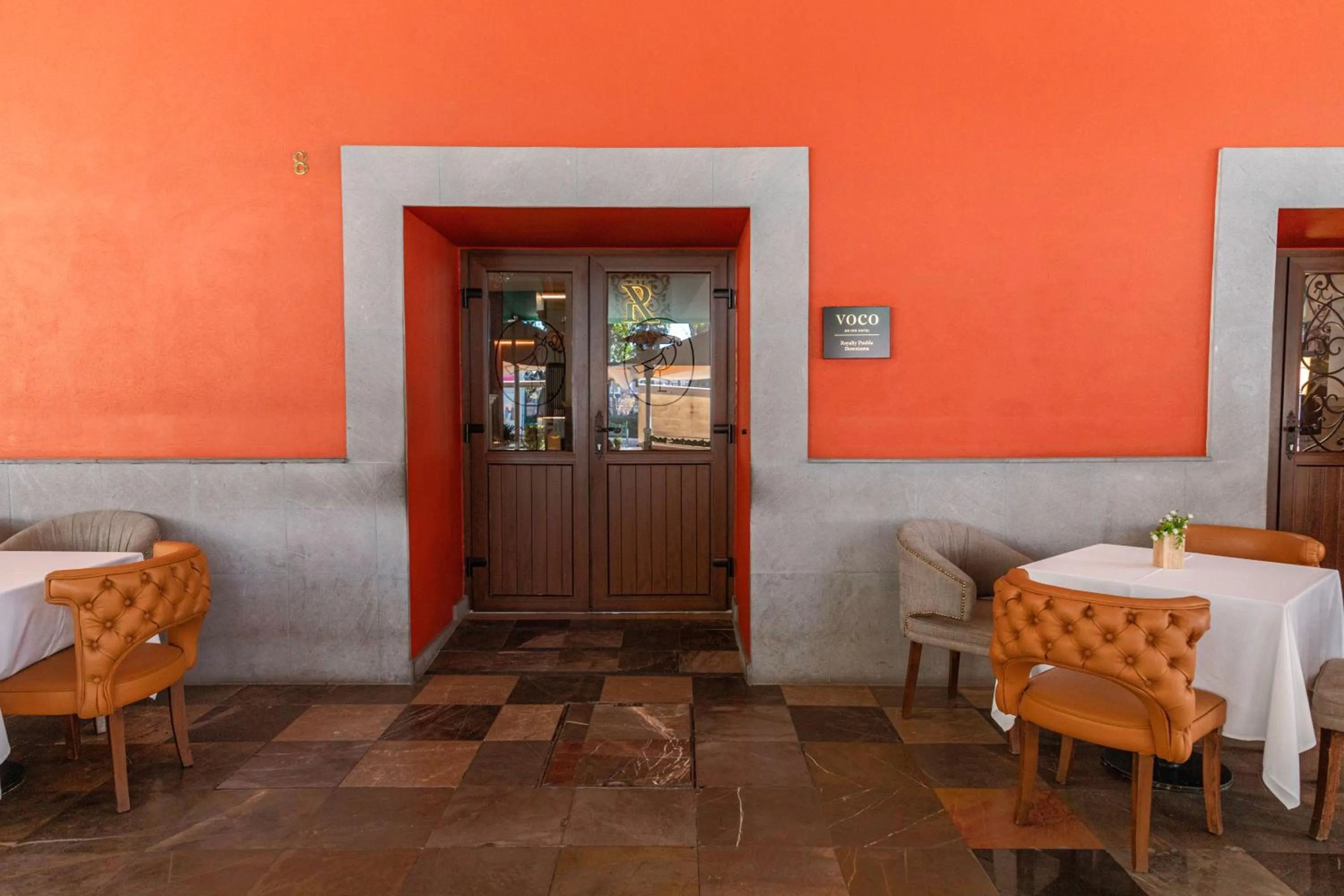 Facade/entrance in voco Royalty Puebla Downtown by IHG