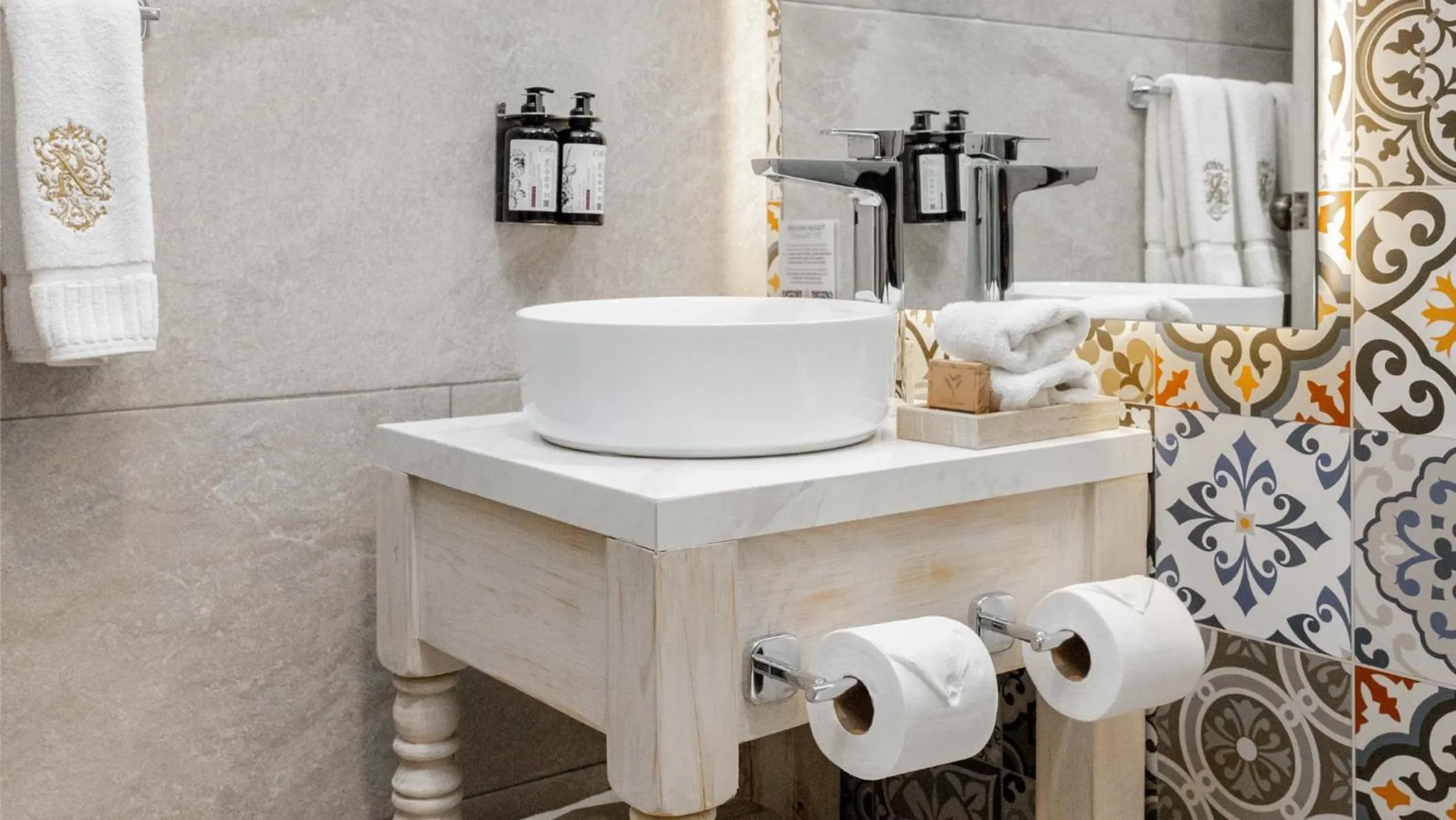 Photo of the whole room in voco Royalty Puebla Downtown by IHG