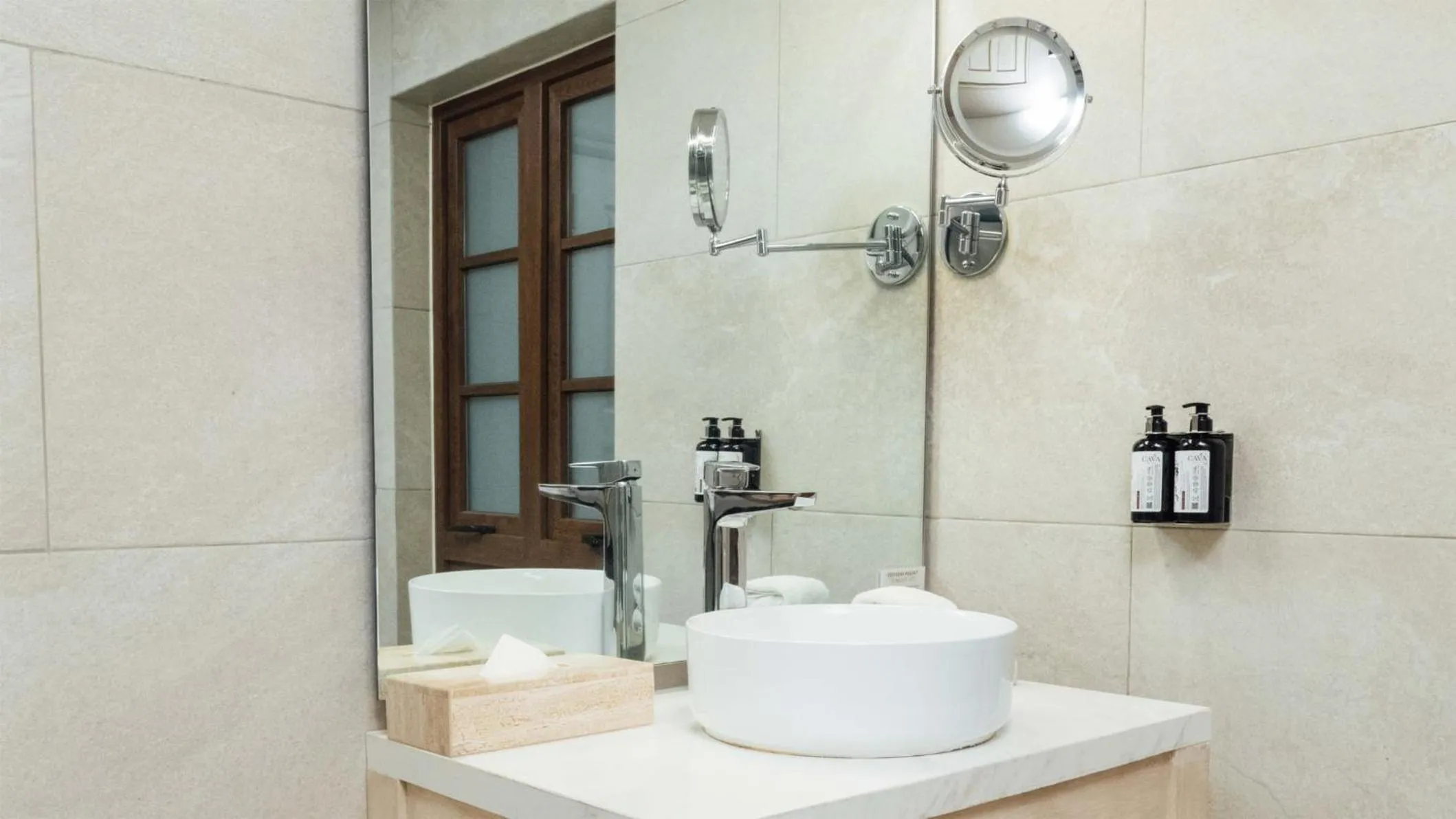 Photo of the whole room in voco Royalty Puebla Downtown by IHG