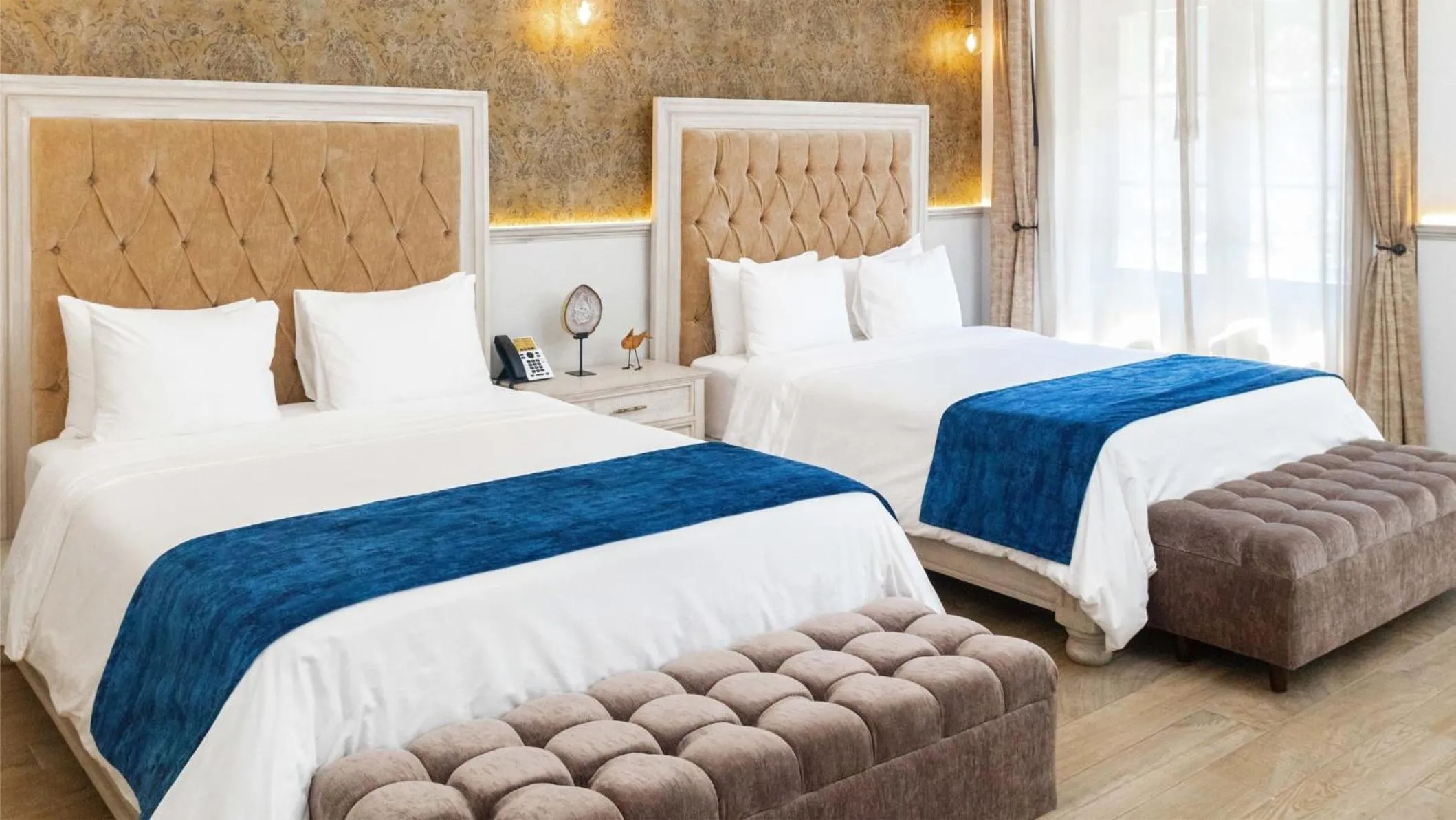 Photo of the whole room, Bed in voco Royalty Puebla Downtown by IHG