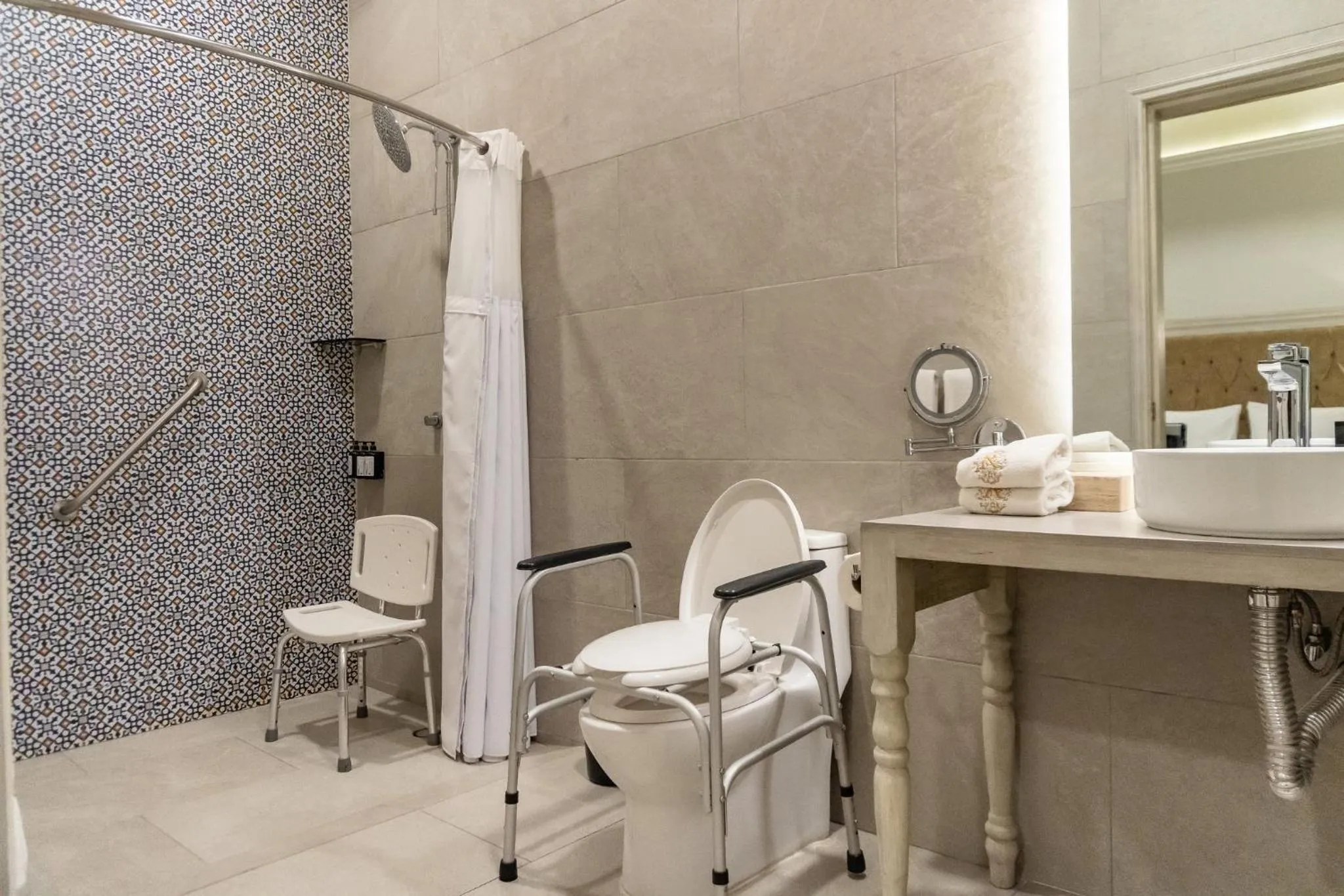 Photo of the whole room in voco Royalty Puebla Downtown by IHG