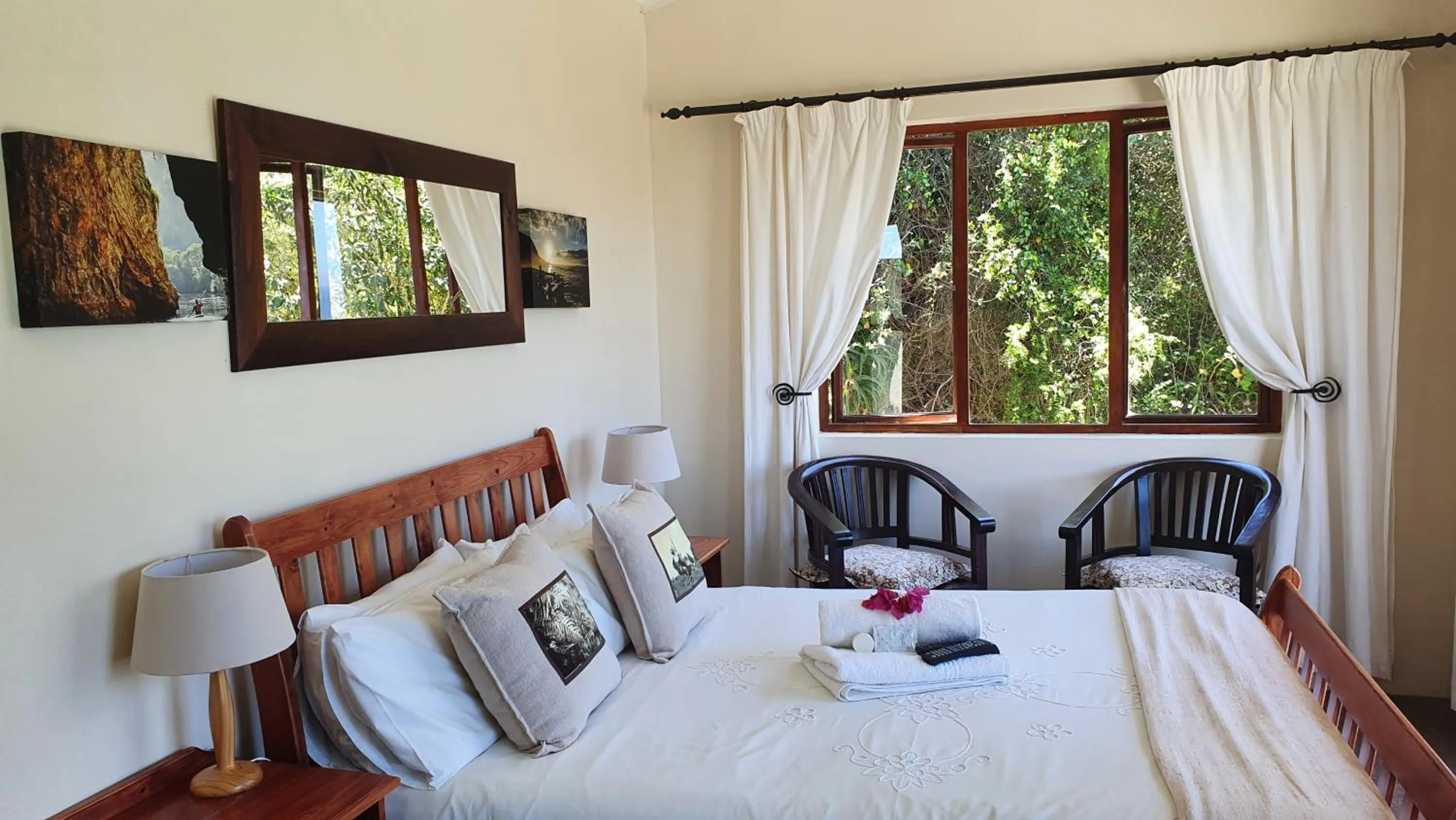 Bedroom, Bed in The Tops