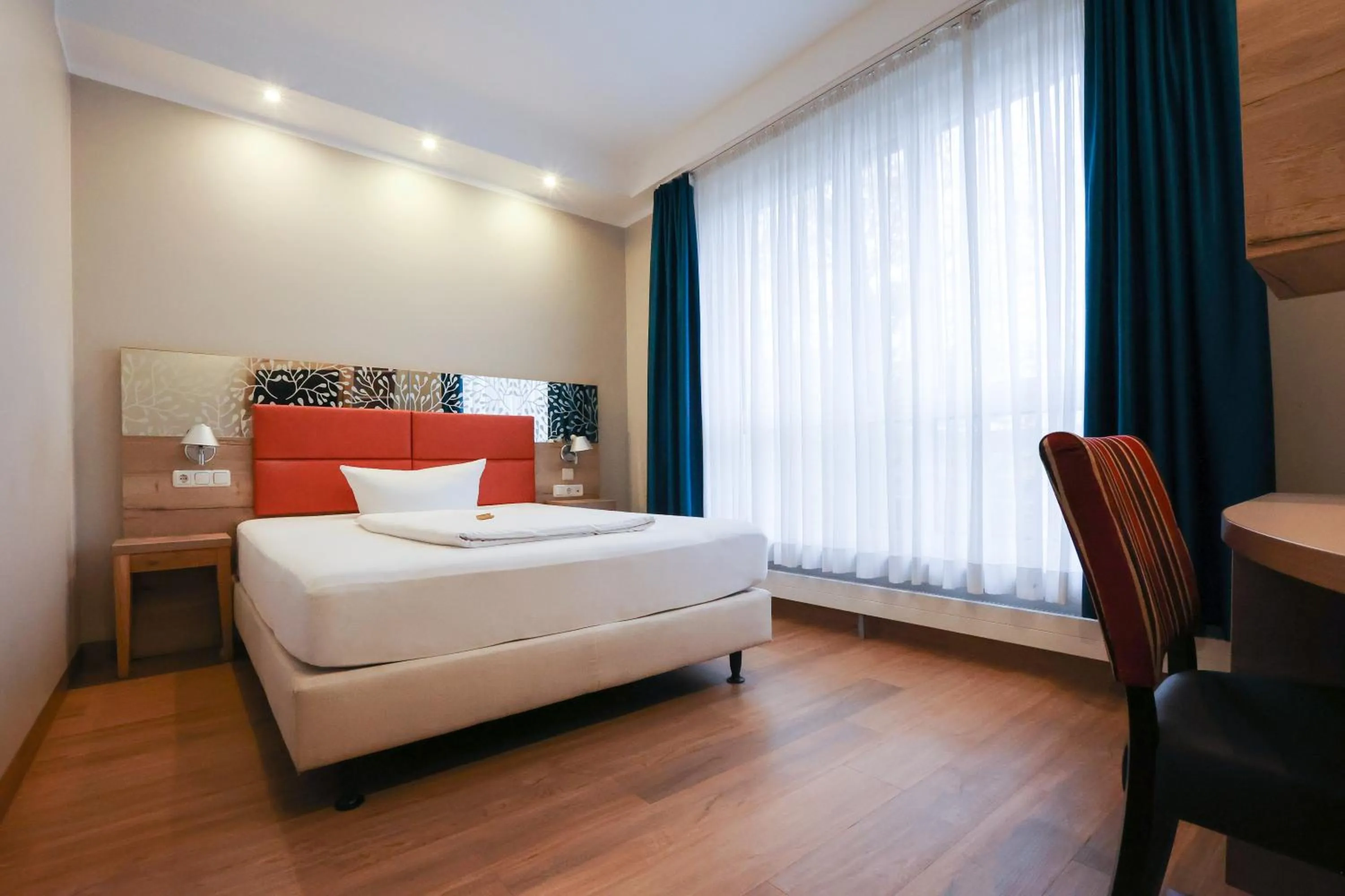 Bedroom, Bed in Hotel Blaubeurer Tor