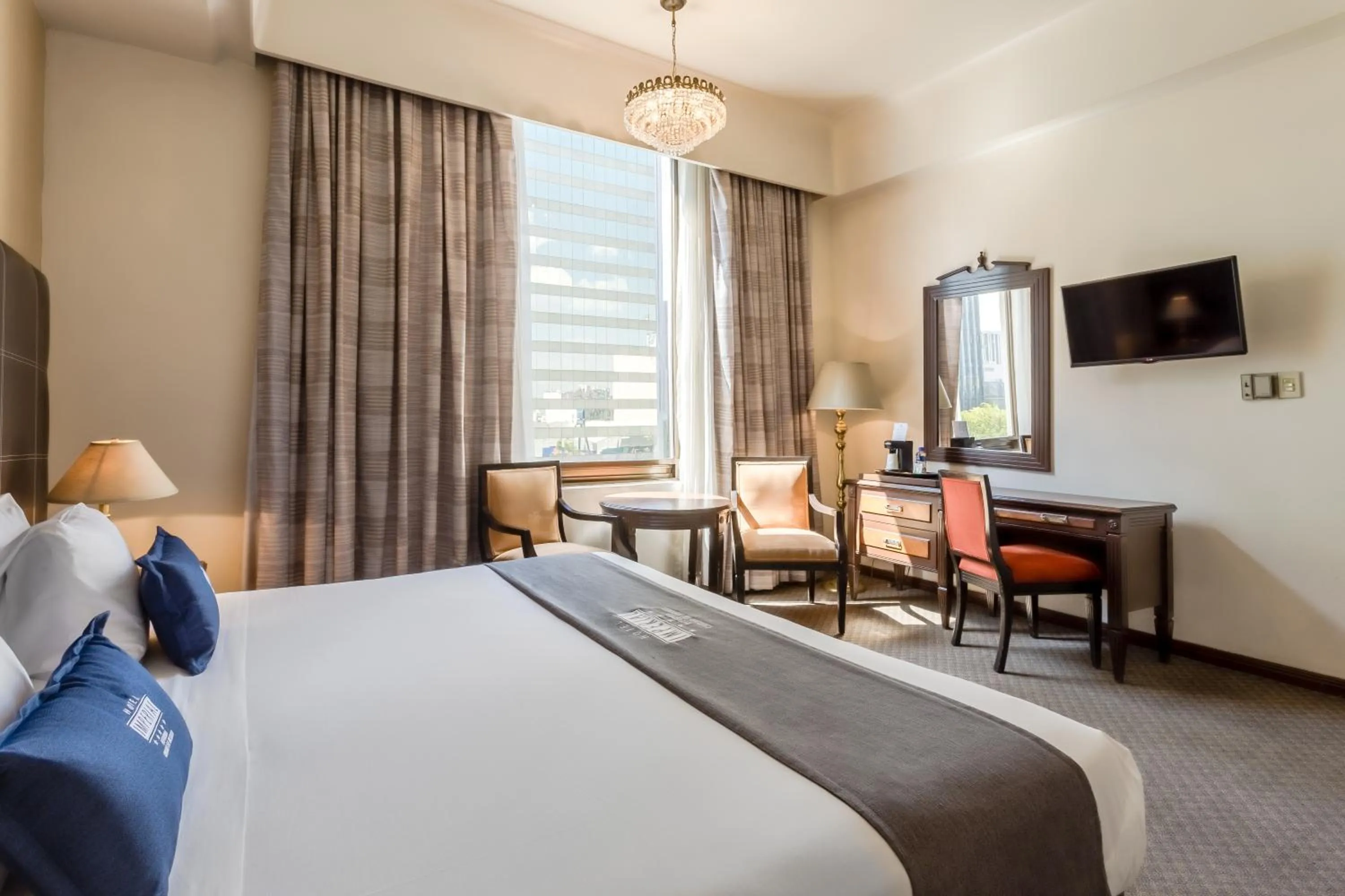 Photo of the whole room, Bed in Hotel Imperial Reforma