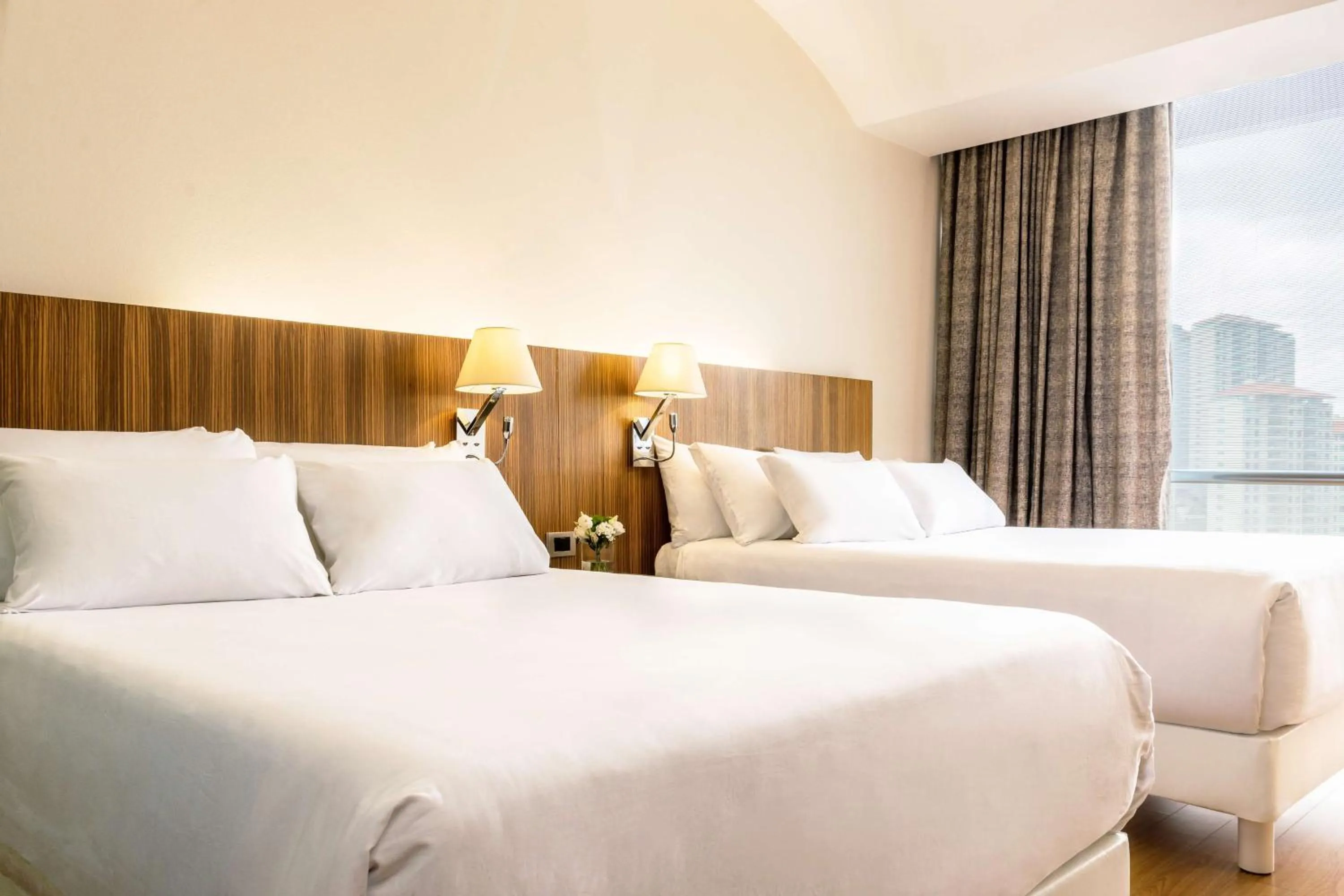 Photo of the whole room, Bed in NH Collection Mexico City Santa Fe