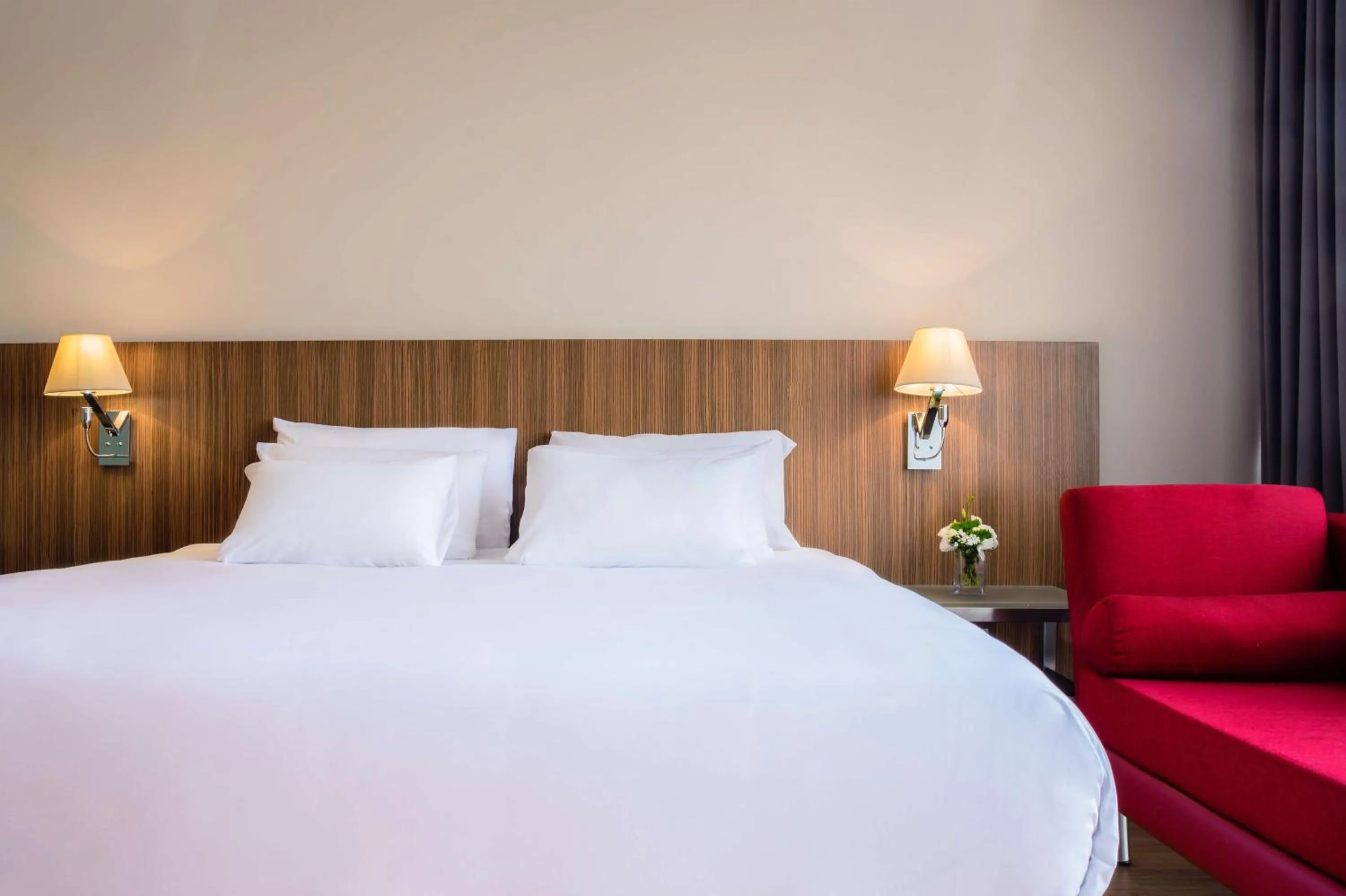 Photo of the whole room, Bed in NH Collection Mexico City Santa Fe