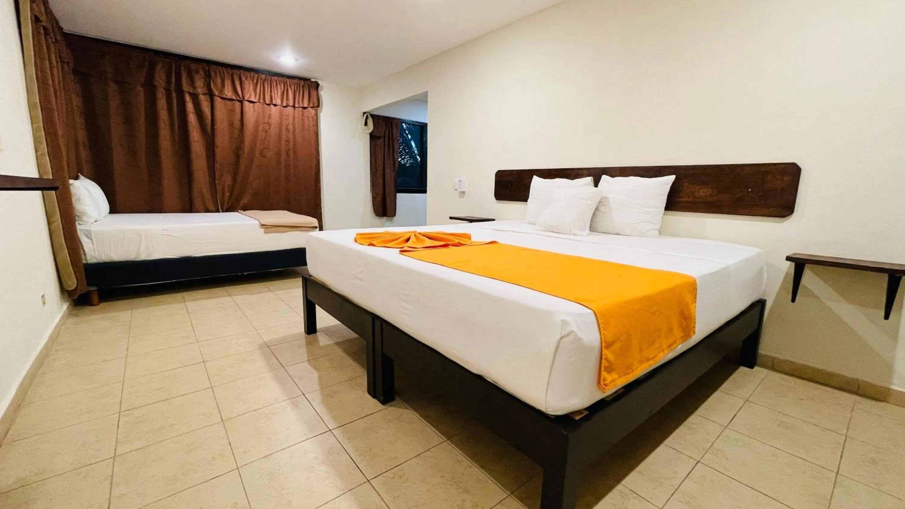 Bedroom, Bed in Hotel B&B - 5th Avenue