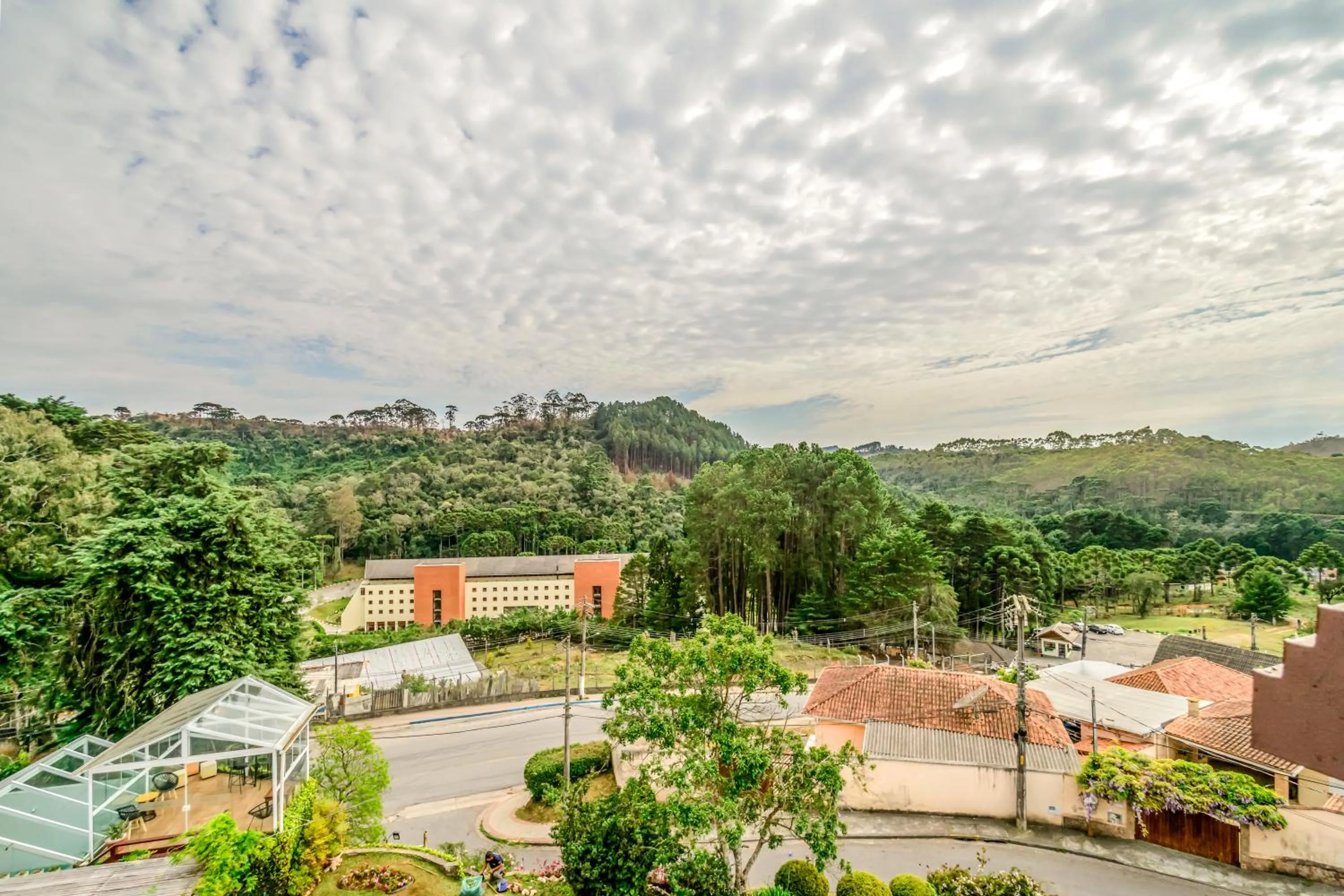 Large Double Room in Pousada Parque das Flores