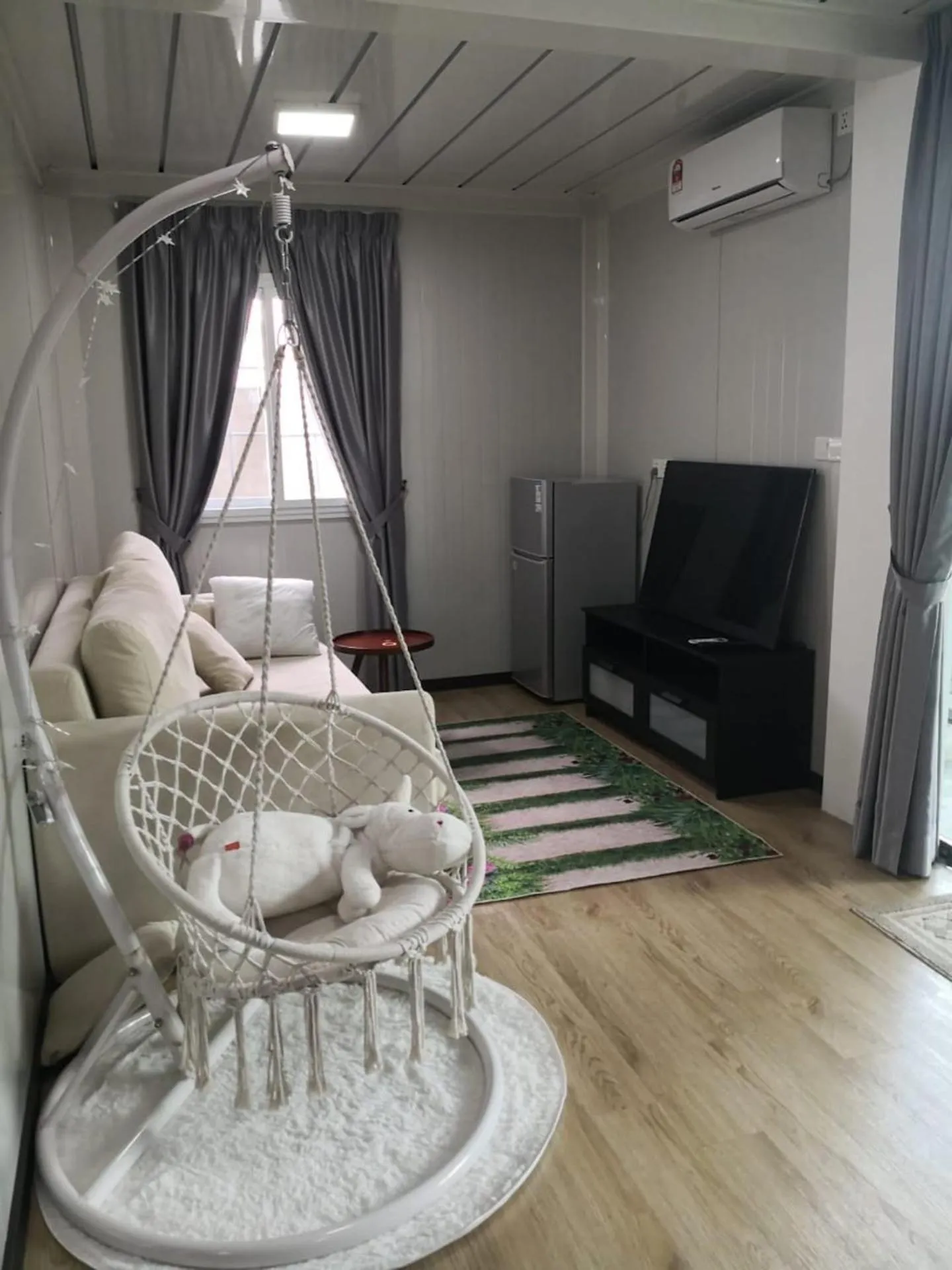 Living room in Titiwangsa Cabin Retreats by Vale Pine