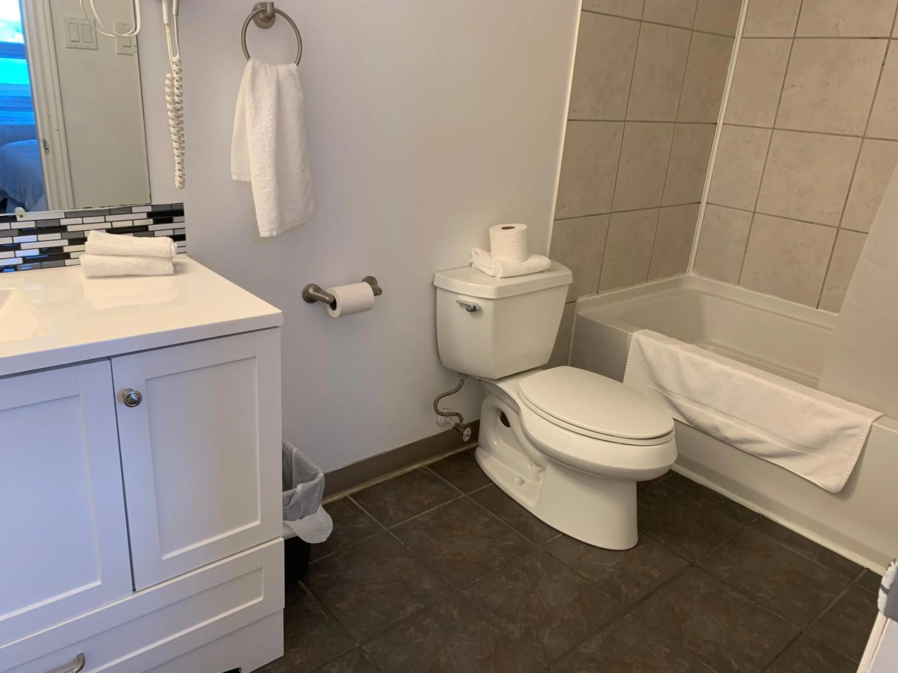 Bathroom in Harbourview Inn and Suites