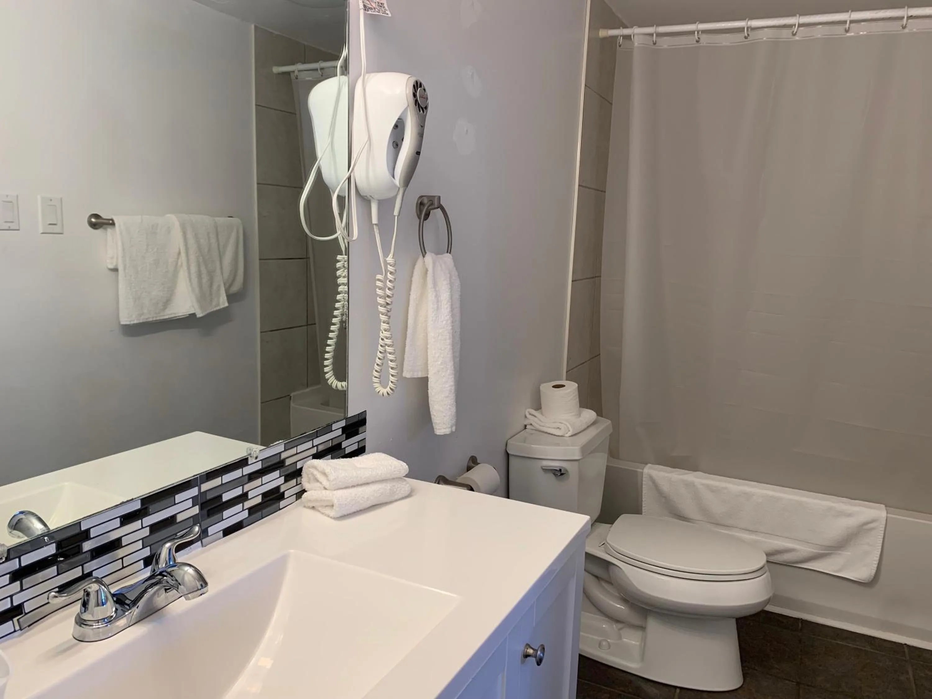 Bathroom in Harbourview Inn and Suites