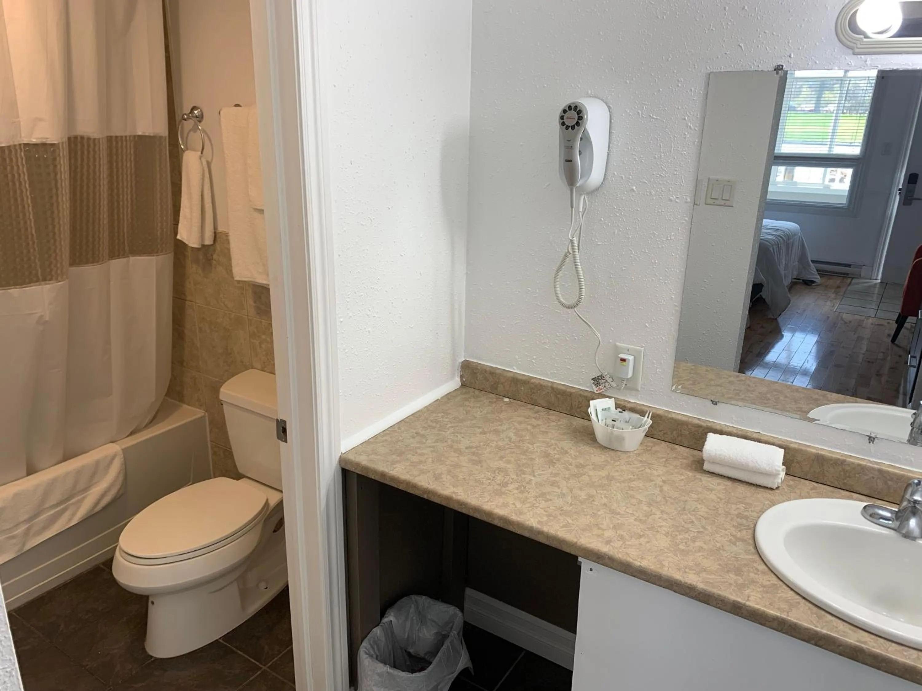 Bathroom in Harbourview Inn and Suites
