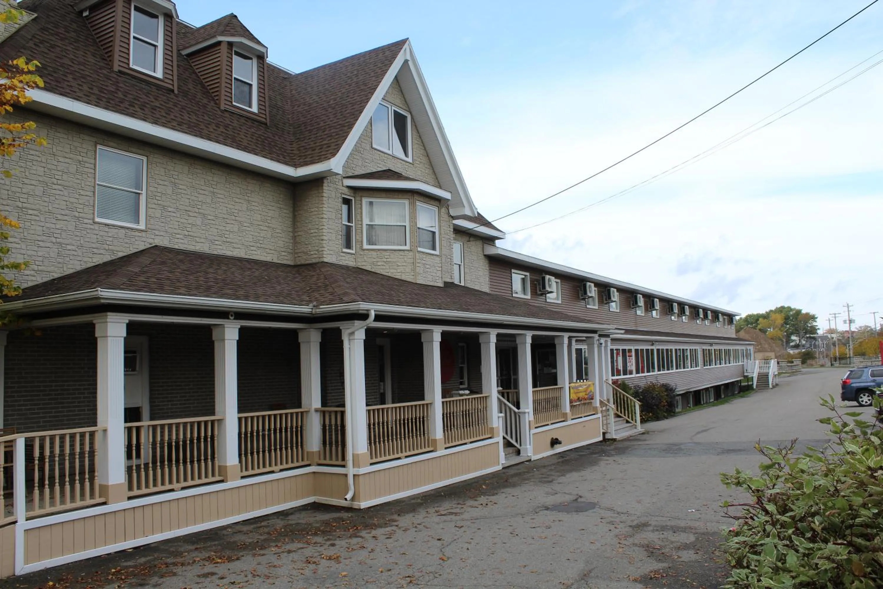 Property building in Harbourview Inn and Suites
