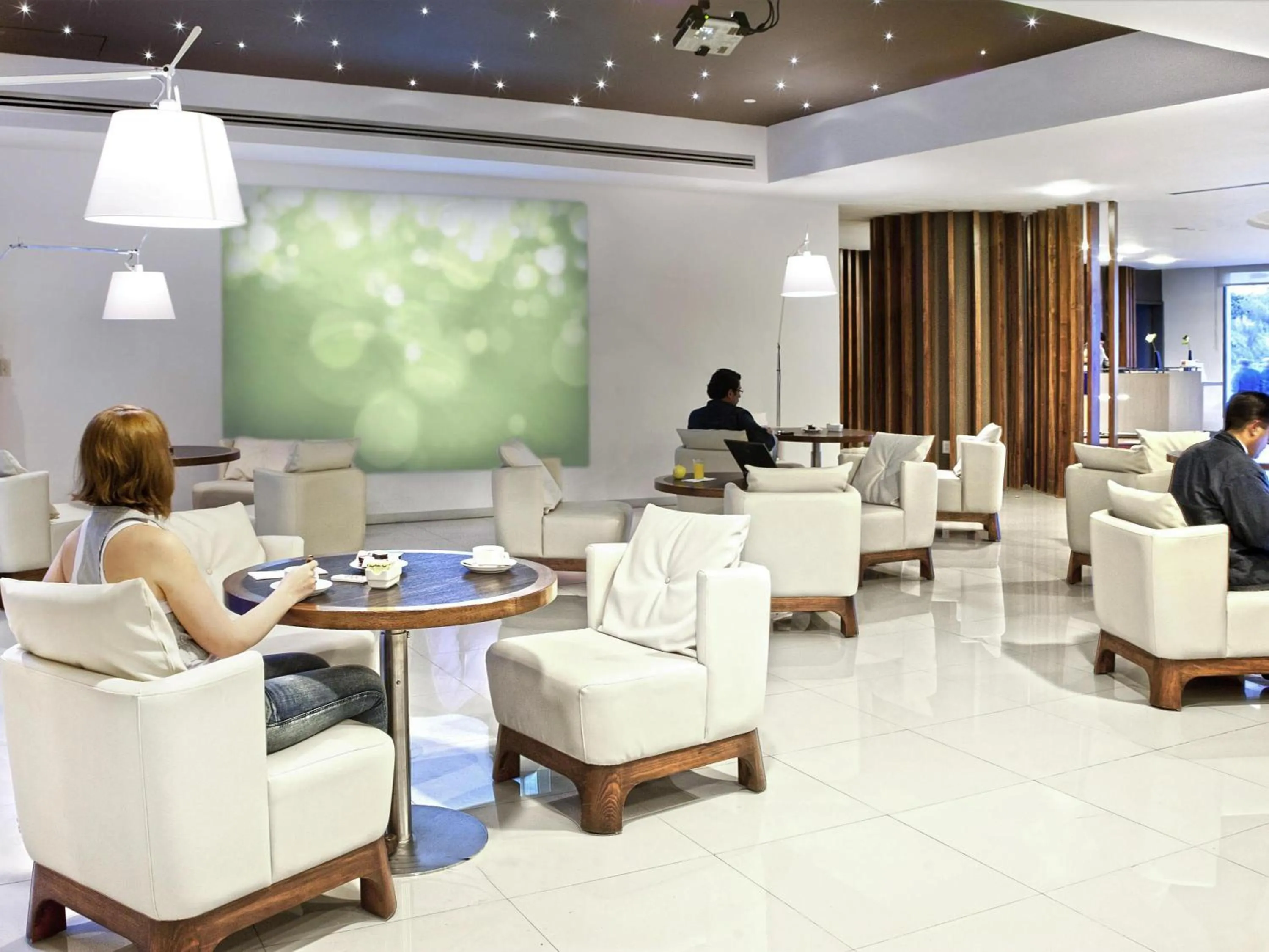 Lounge or bar in Novotel Mexico City Santa Fe