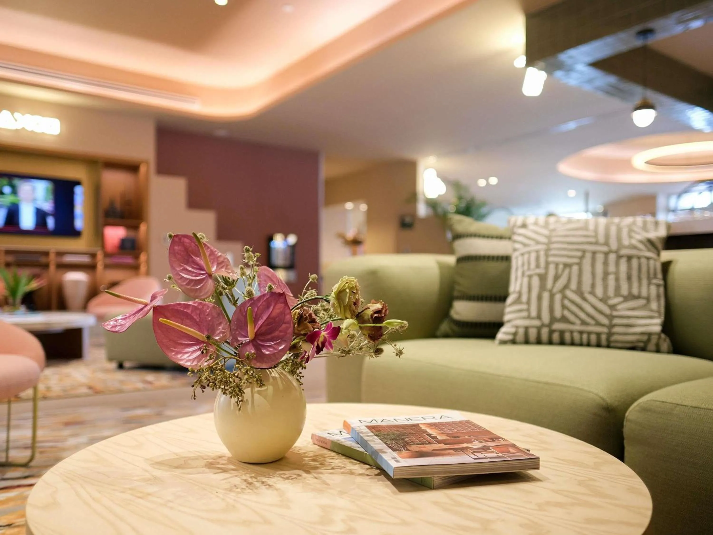 Lounge or bar in Novotel Mexico City Santa Fe