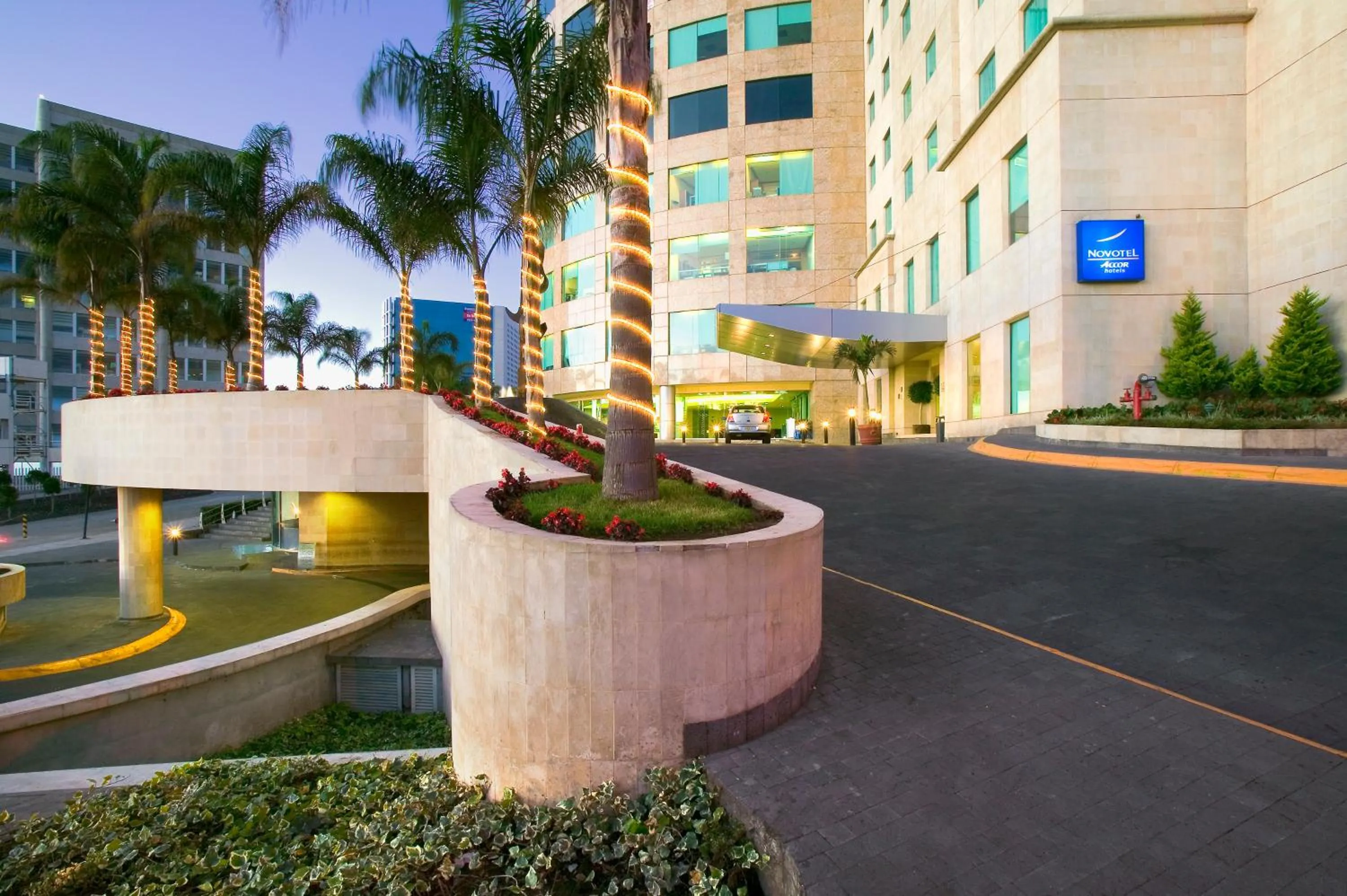 Facade/entrance in Novotel Mexico City Santa Fe
