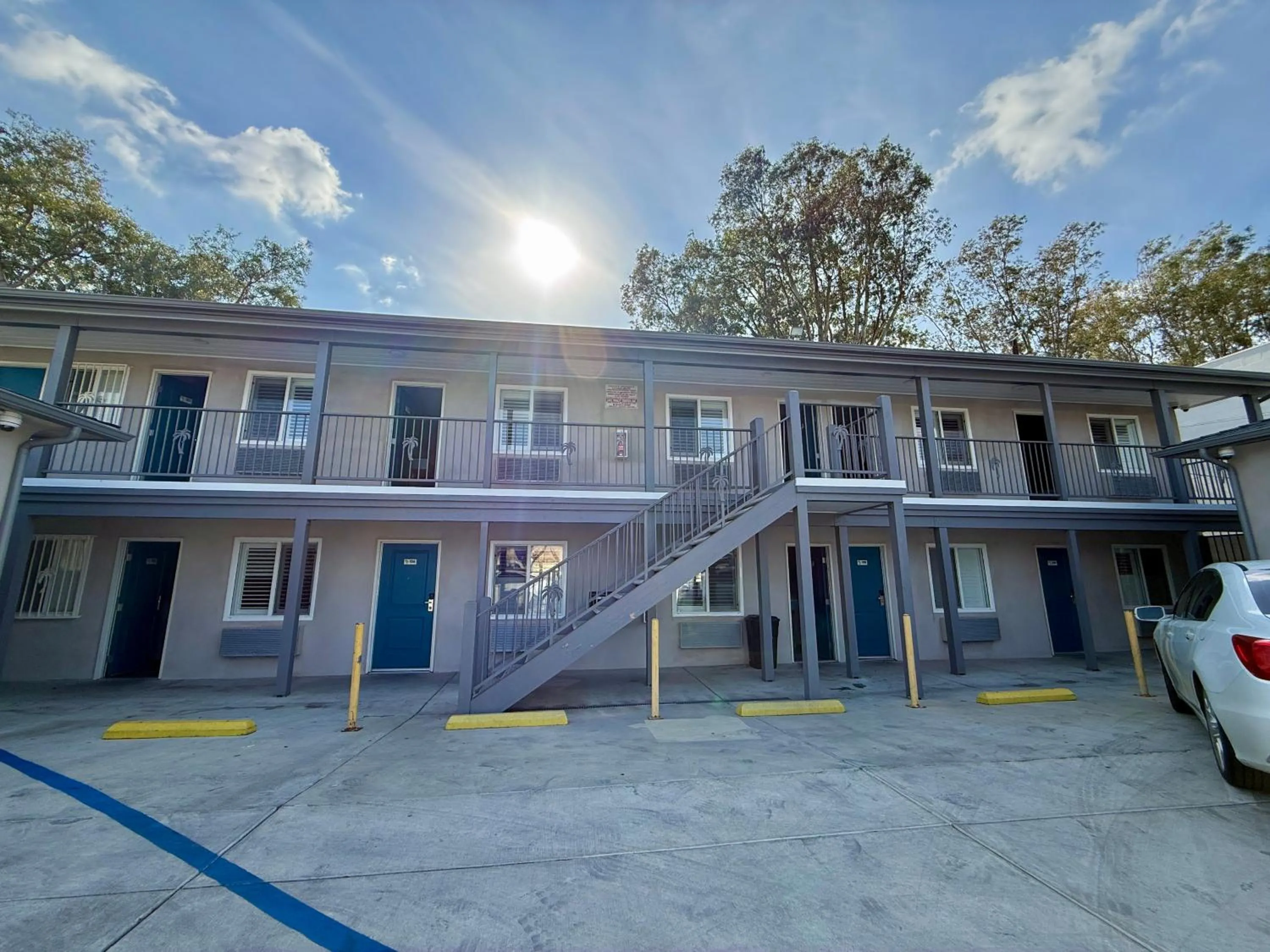 Property building in La Casa Motel, Los Angeles - Burbank Airport