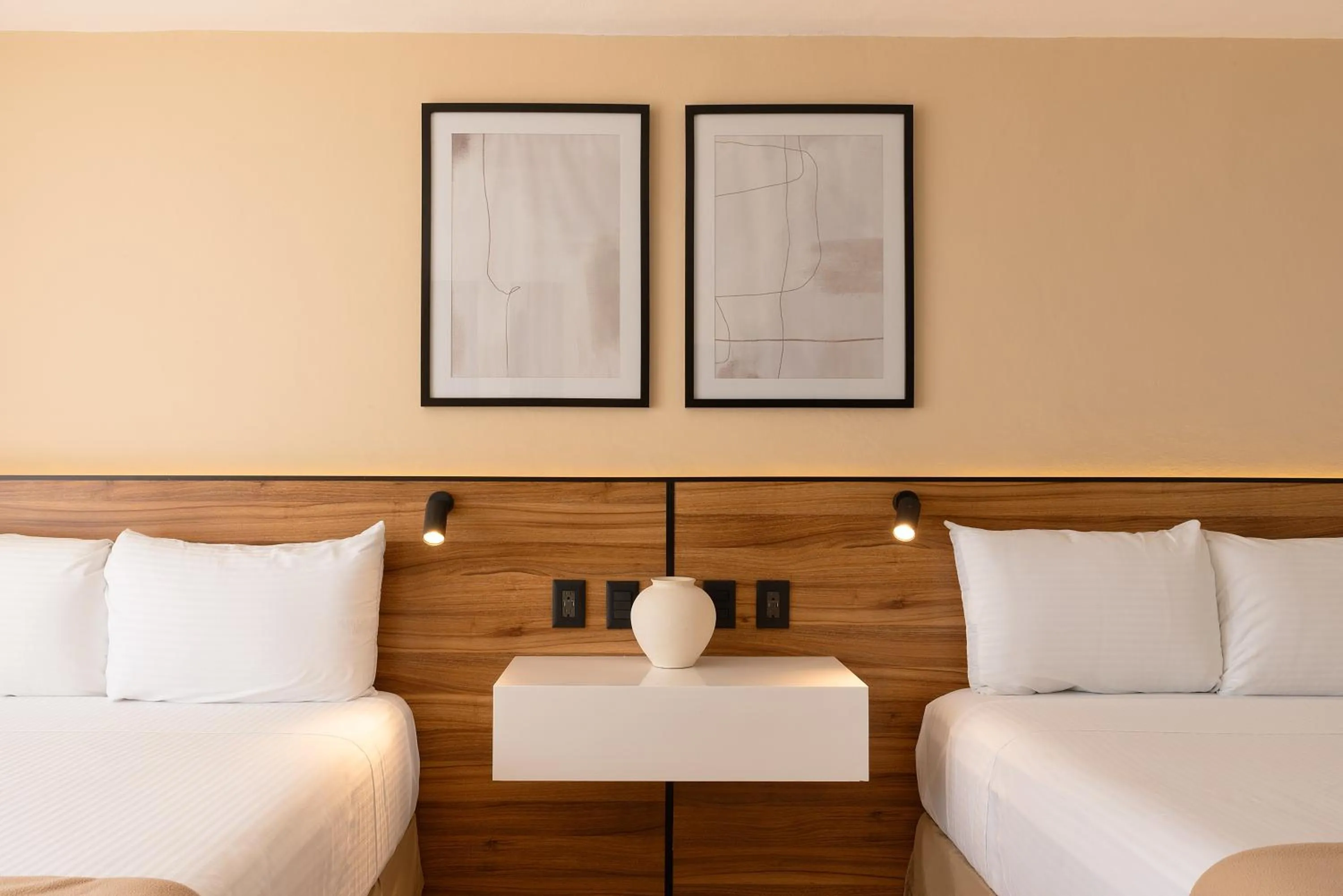 Bedroom, Bed in Hotel Calypso Cancun