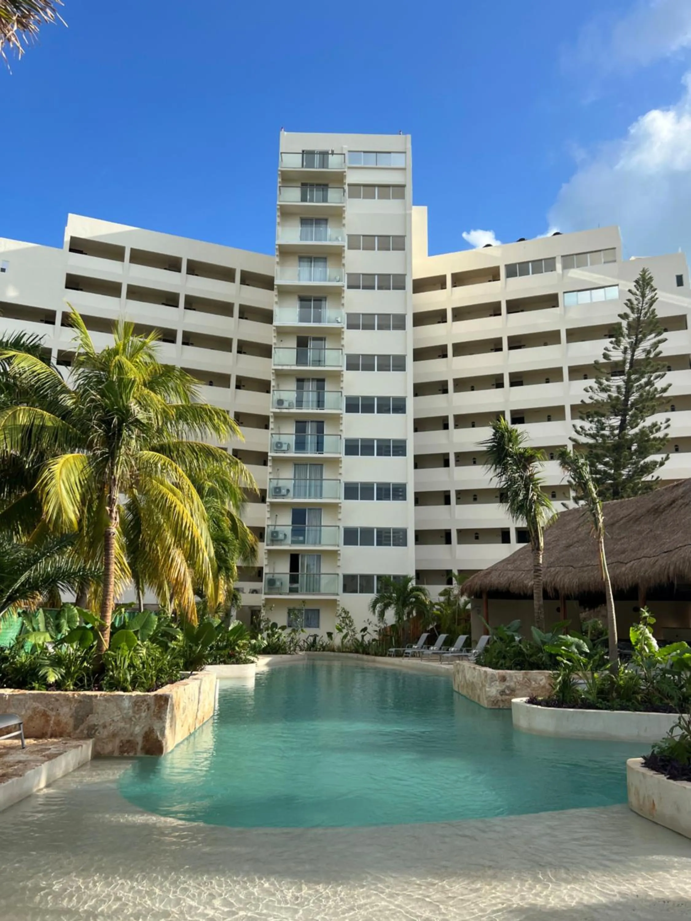 Property building in Hotel Calypso Cancun