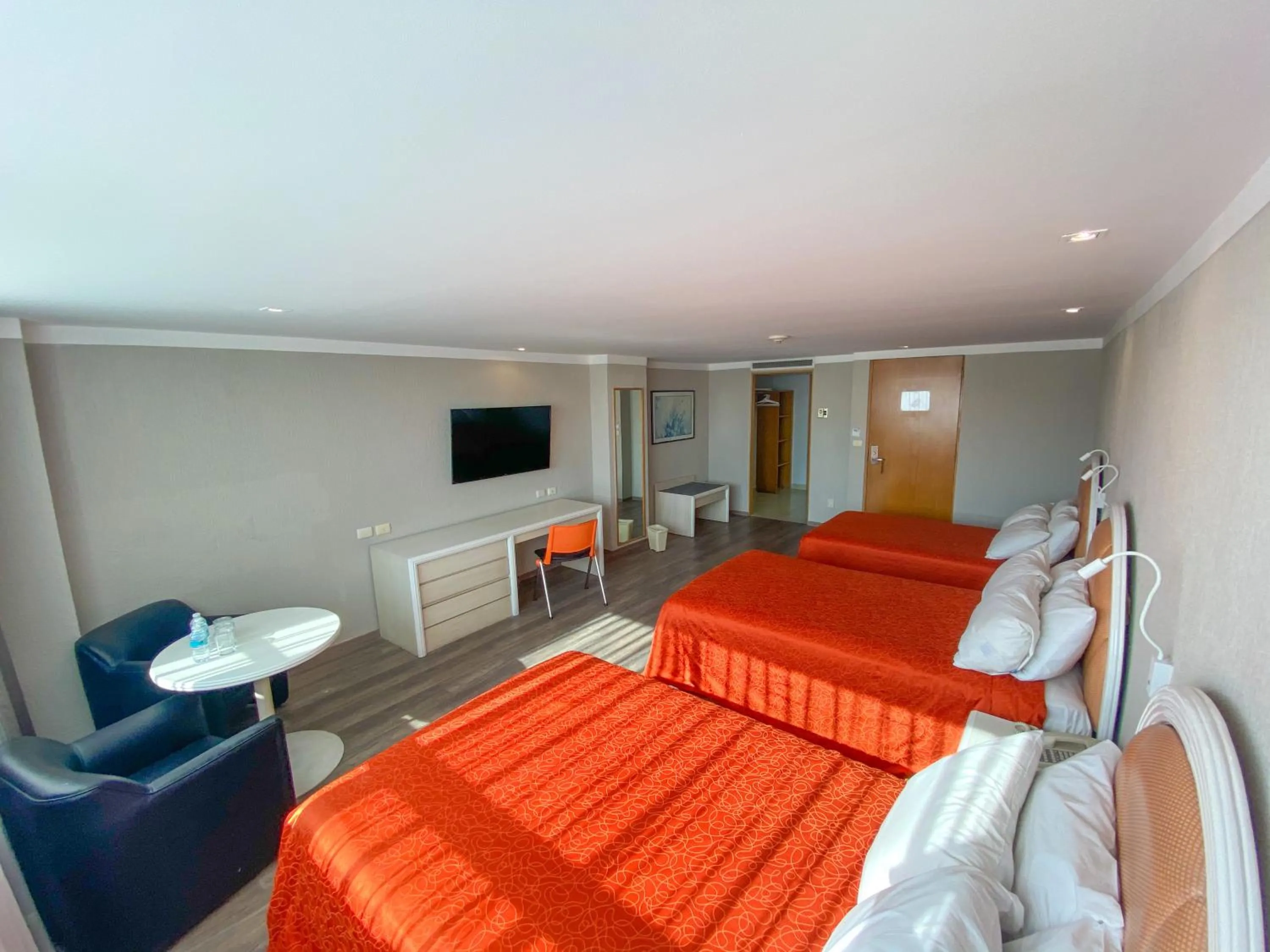 Photo of the whole room, Bed in Hotel Benidorm