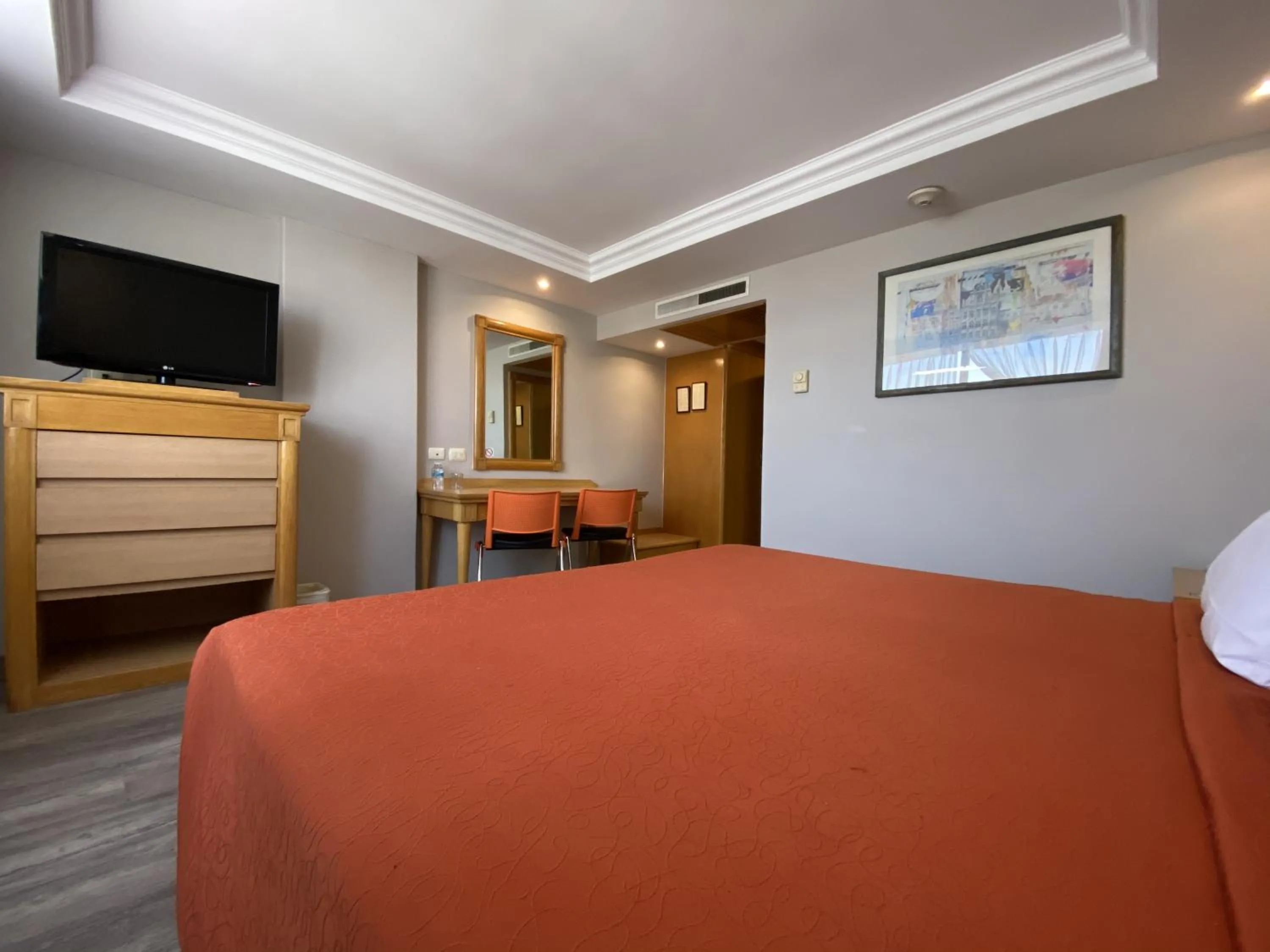 Photo of the whole room, Bed in Hotel Benidorm