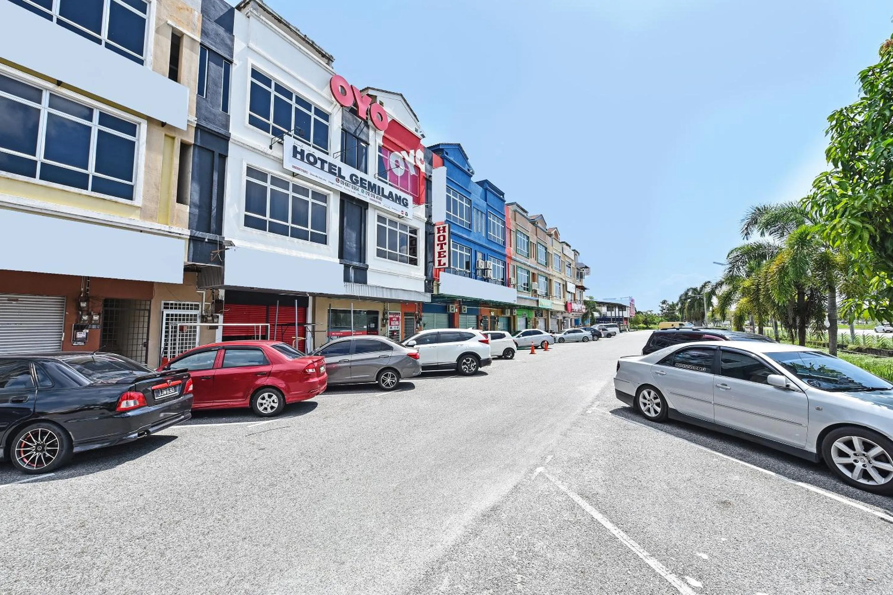 Facade/entrance in Hotel O Gemilang