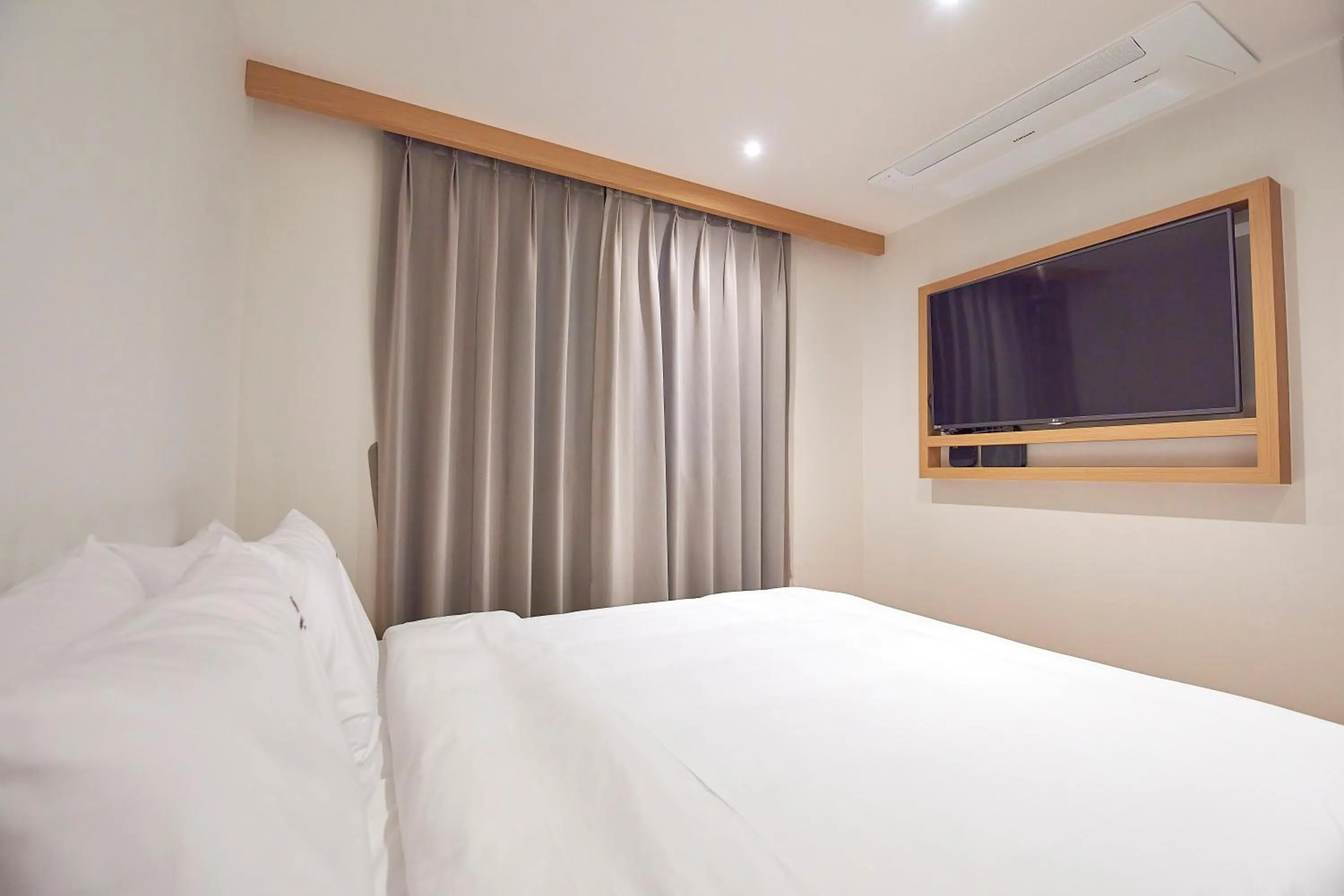 Bed in BONATHREE HOTEL