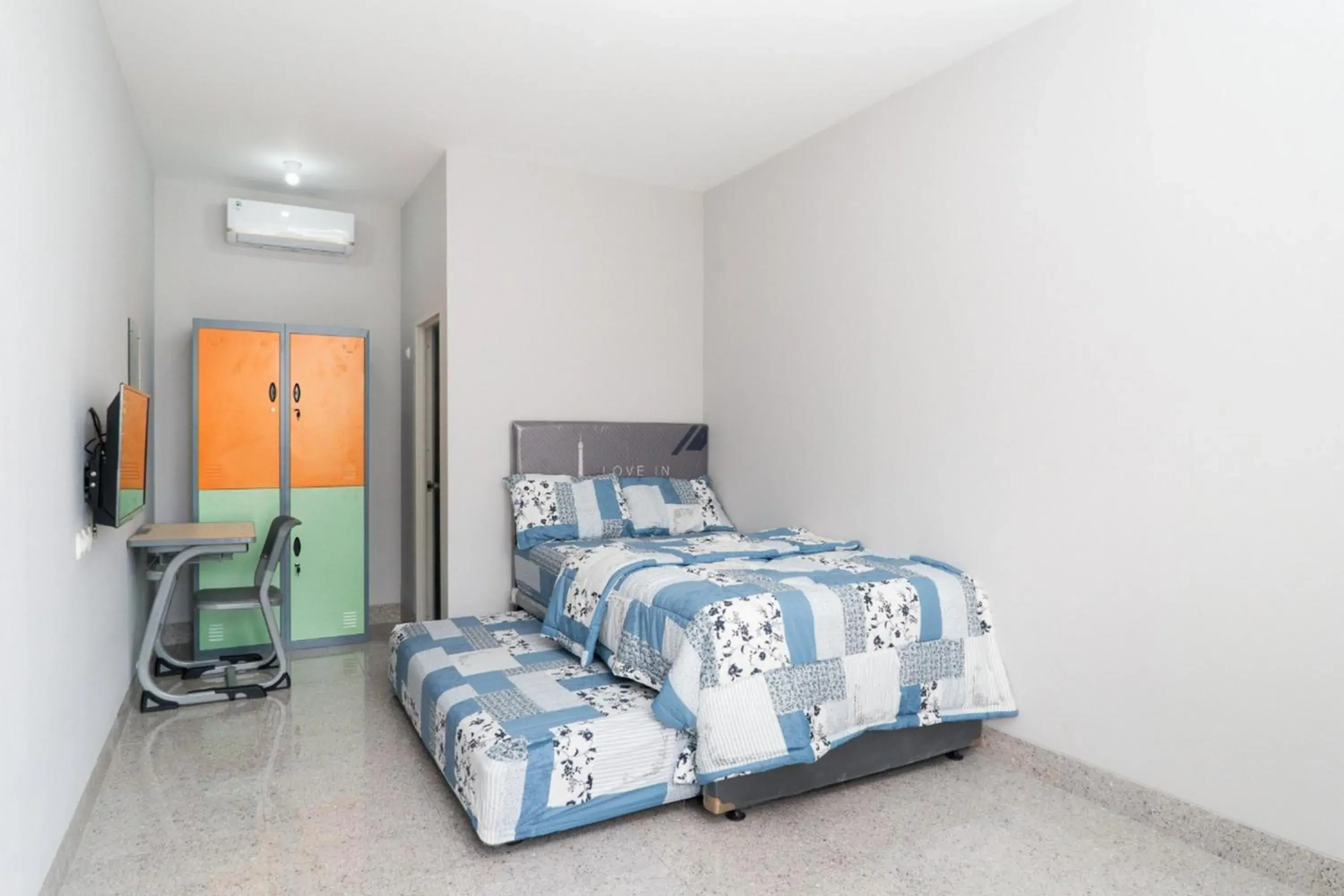 Twin Room in Brilliant Residence Gading Serpong RedPartner Twin Room in Brilliant Residence Gading Serpong RedPartner