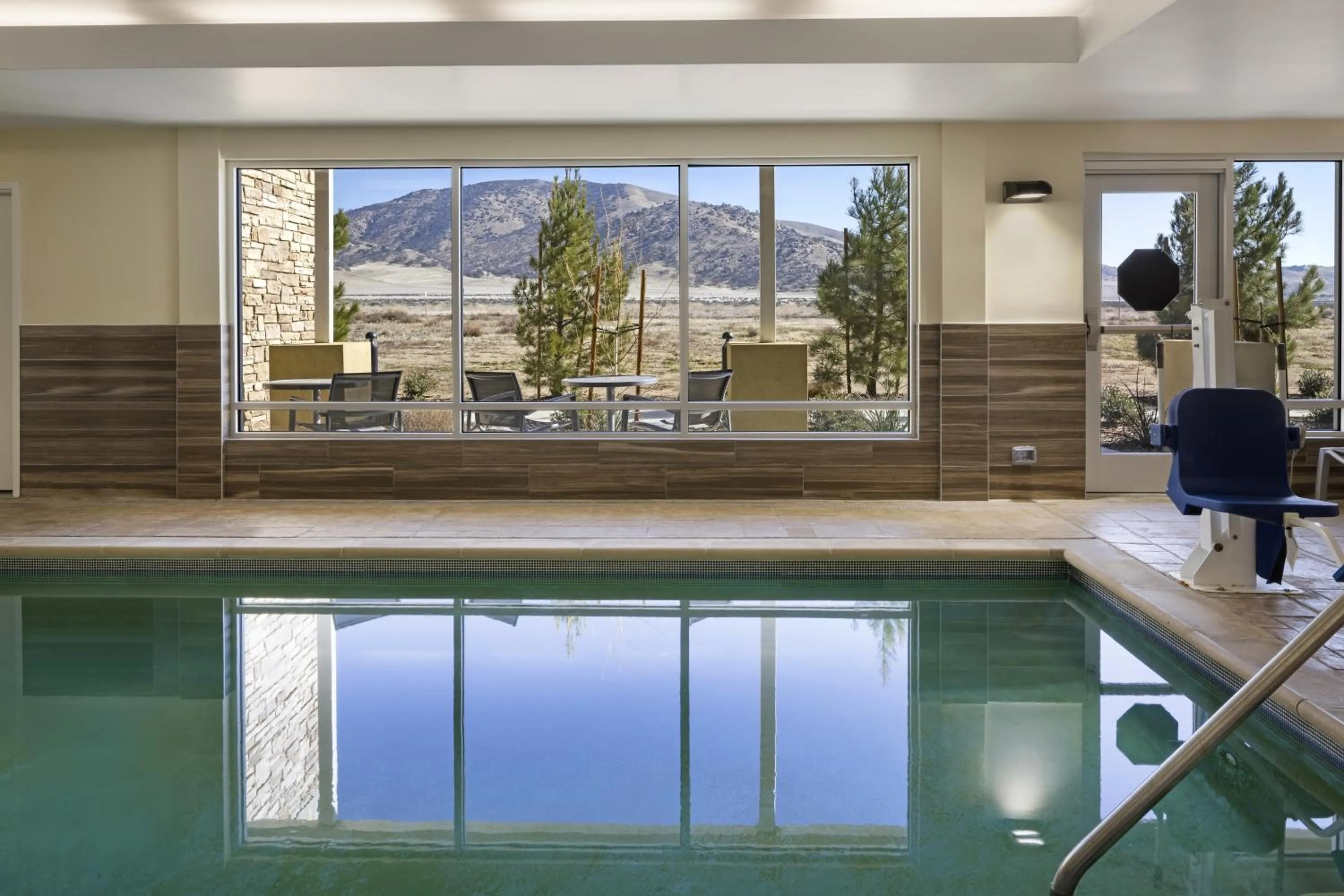 Swimming pool in TownePlace Suites By Marriott Tehachapi