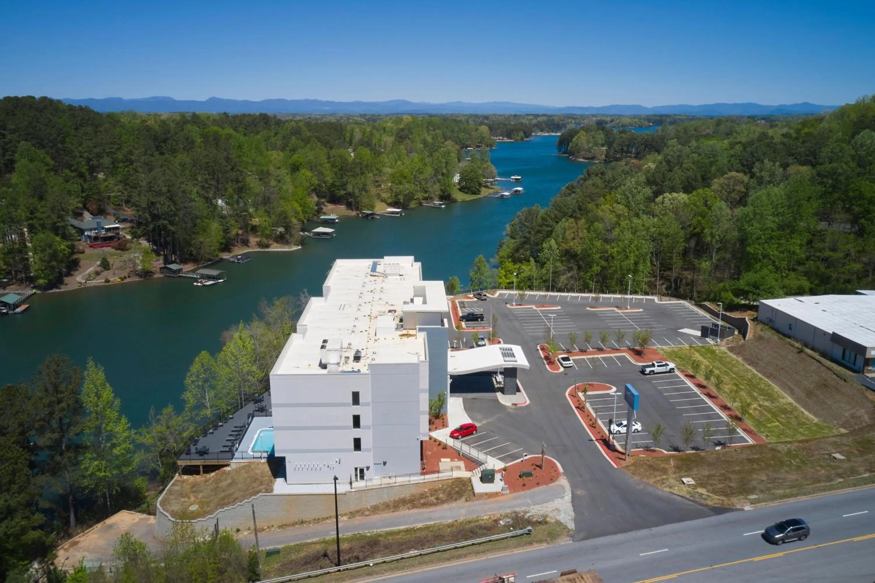 Property building in Fairfield Inn & Suites Seneca Clemson Univ Area