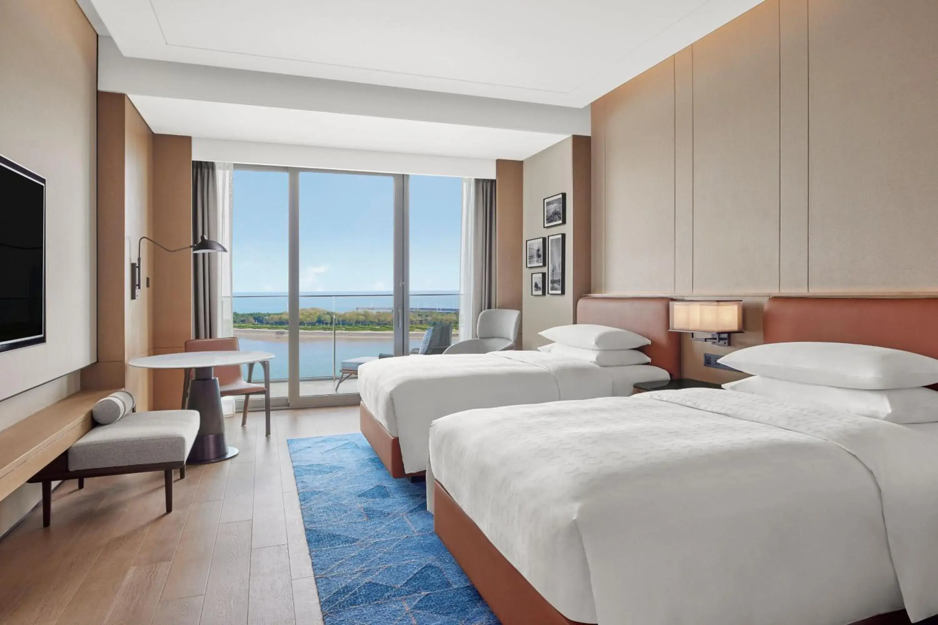 Executive Double Room with Two Double Beds and Balcony - single occupancy - Club Lounge Access in Sheraton Rizhao Hotel Executive Double Room with Two Double Beds and Balcony - single occupancy - Club Lounge Access in Sheraton Rizhao Hotel