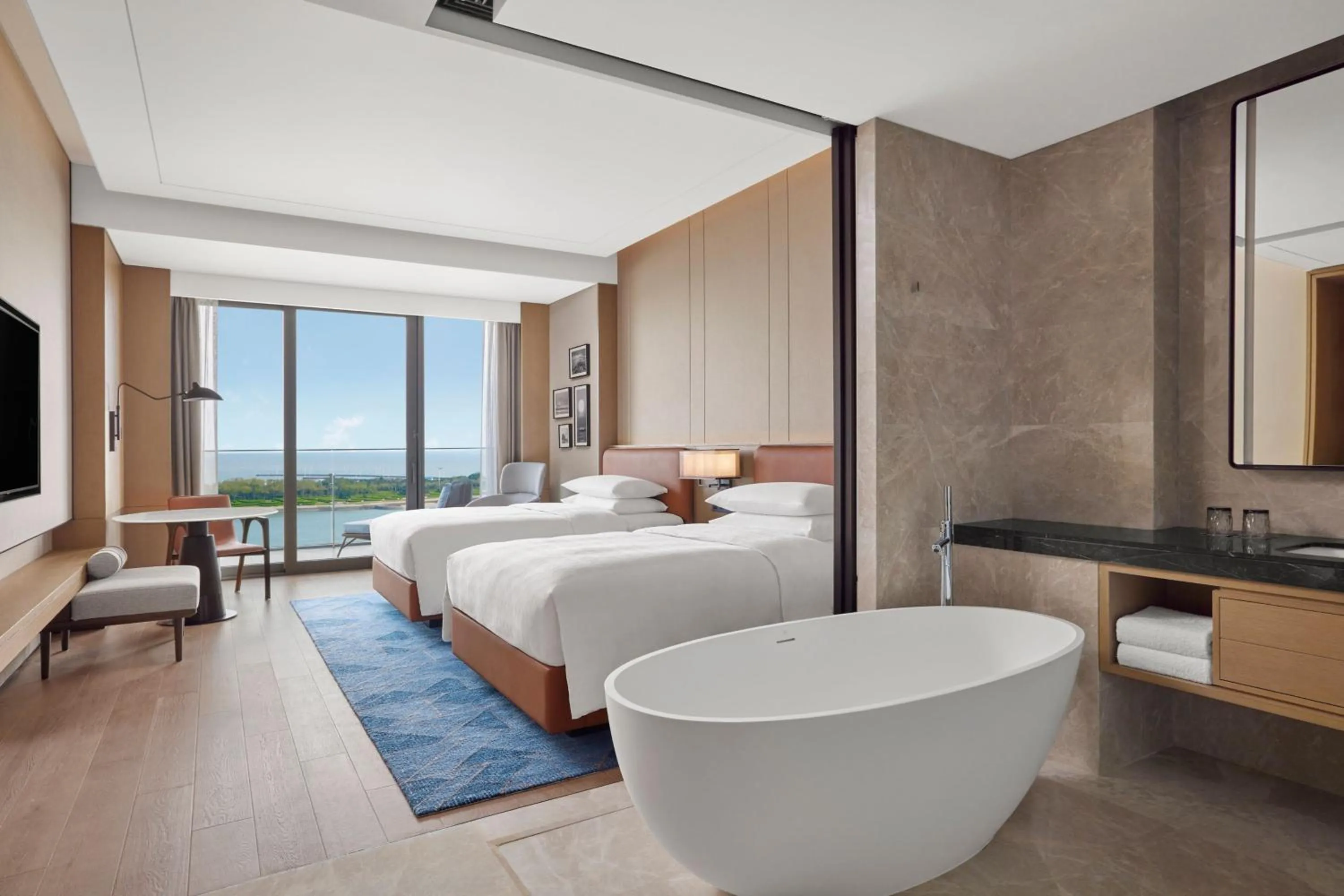Bathroom, Bed in Sheraton Rizhao Hotel