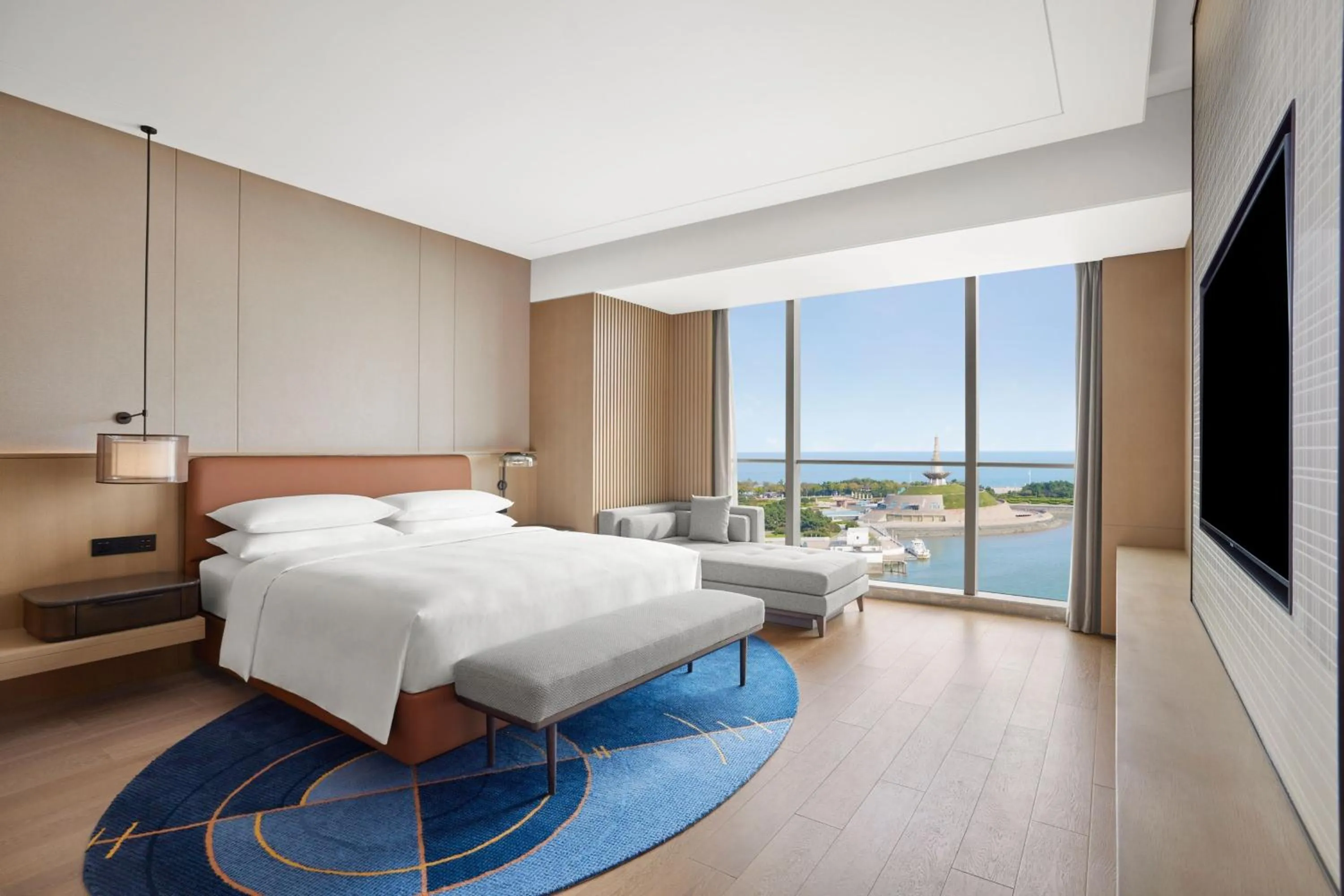 Bedroom, Bed in Sheraton Rizhao Hotel