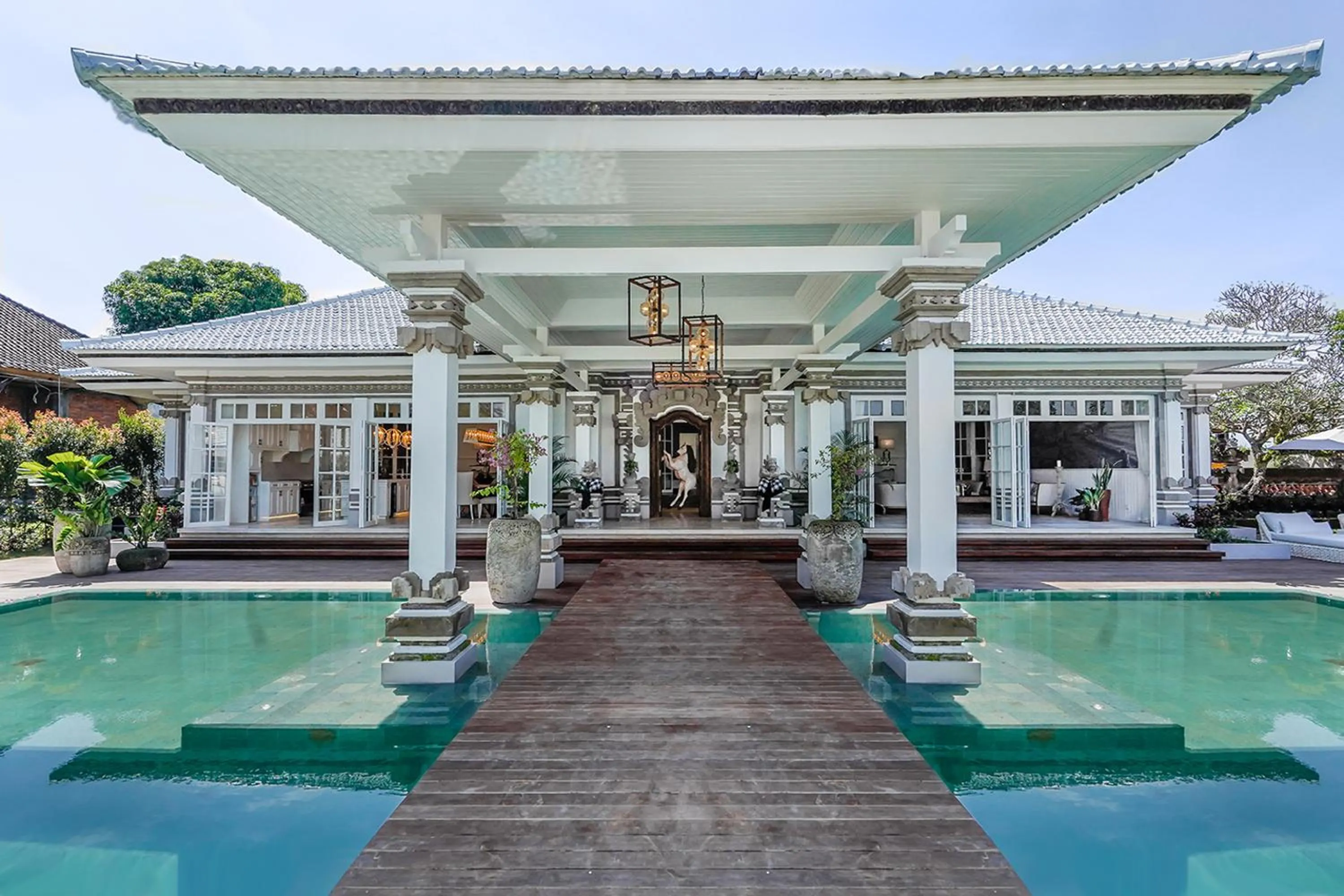 Villa Symphony White by BaliSuperHost