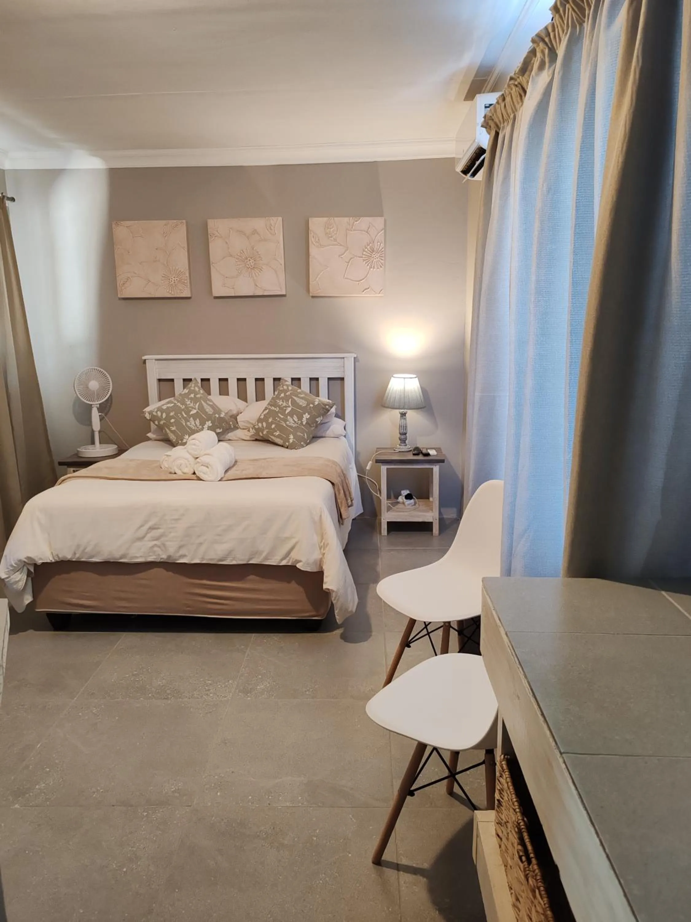 Bed in Stoep Cafe Guest House