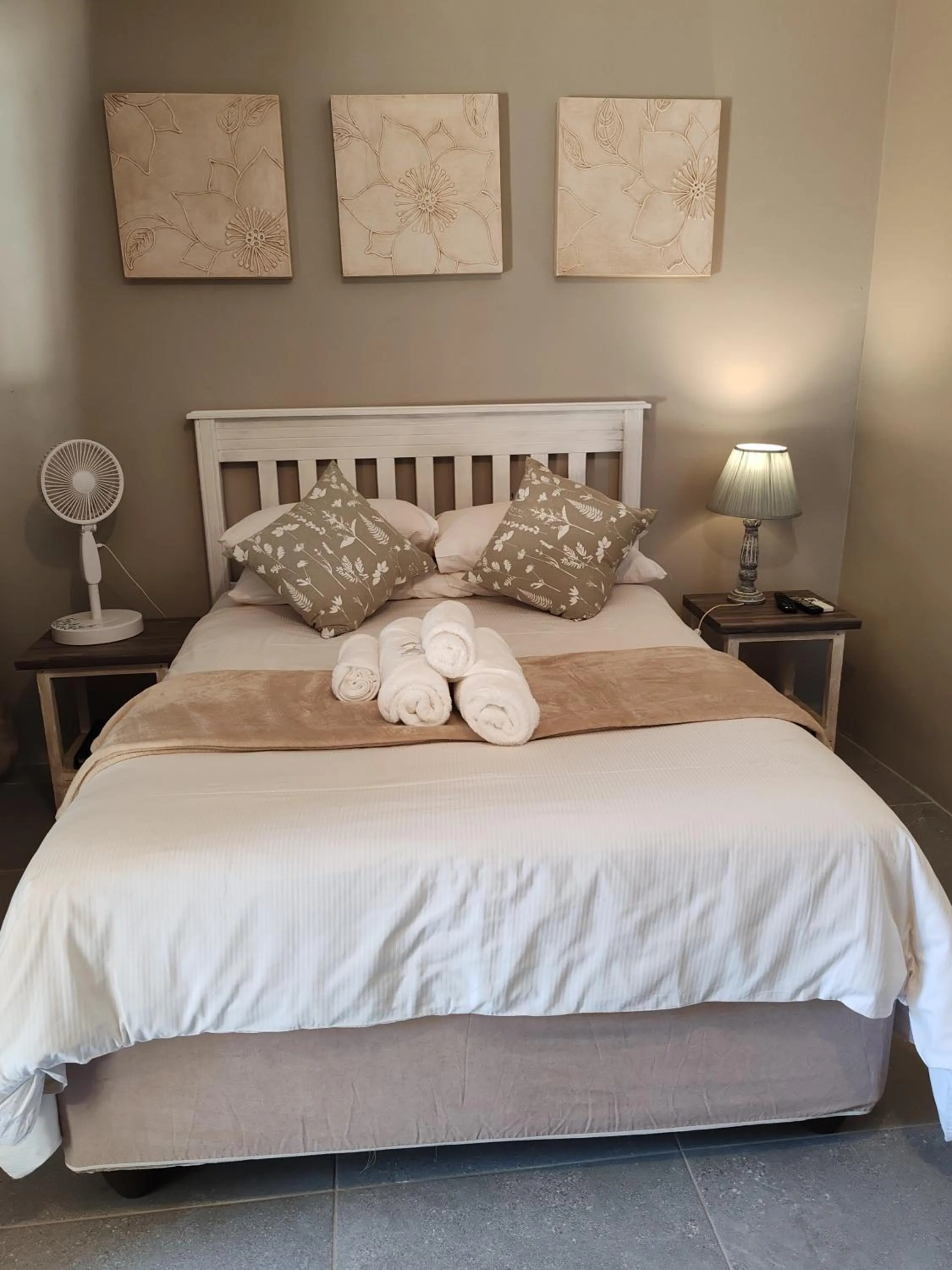 Bed in Stoep Cafe Guest House