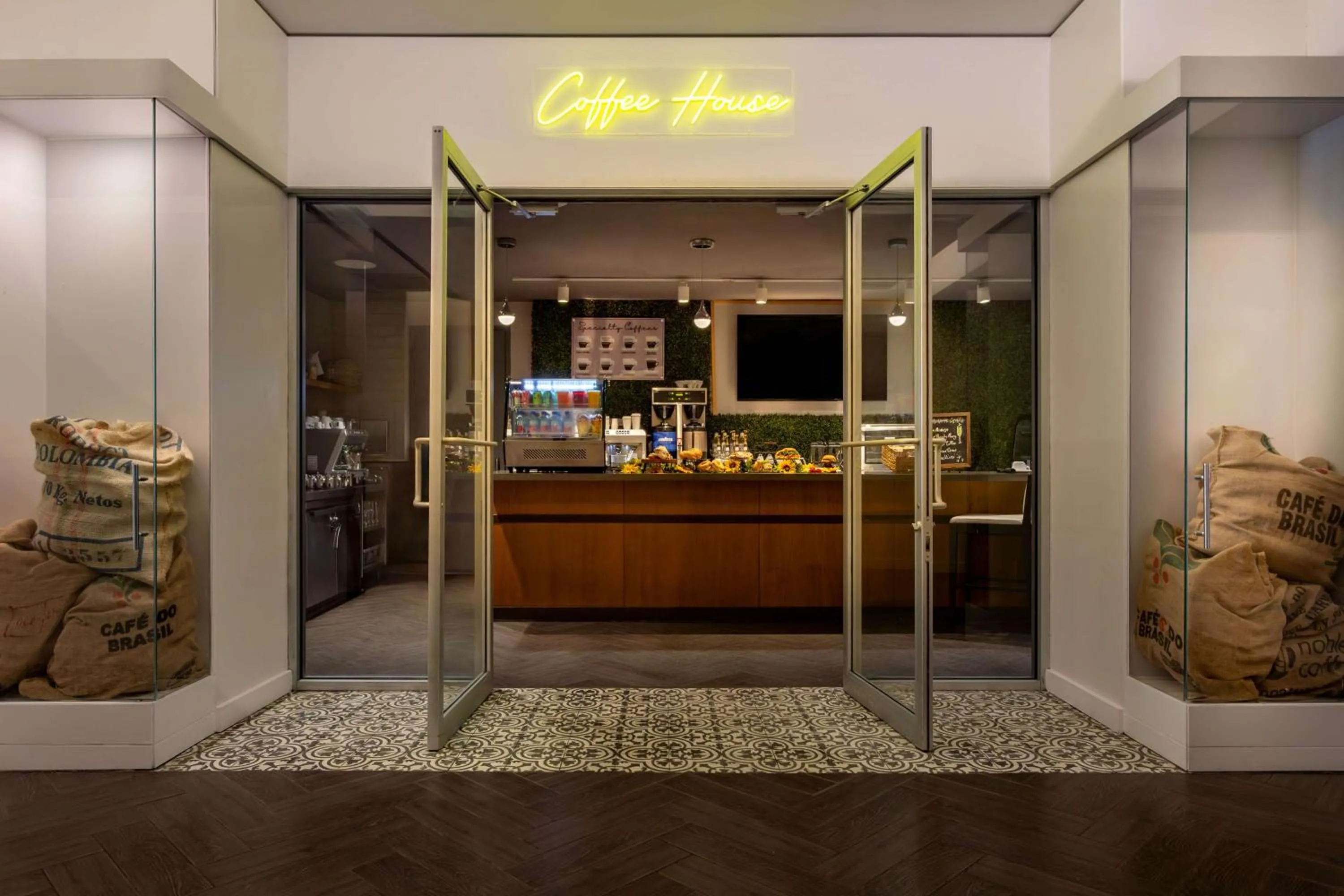 Restaurant/places to eat in Hilton Cabana Miami Beach Resort