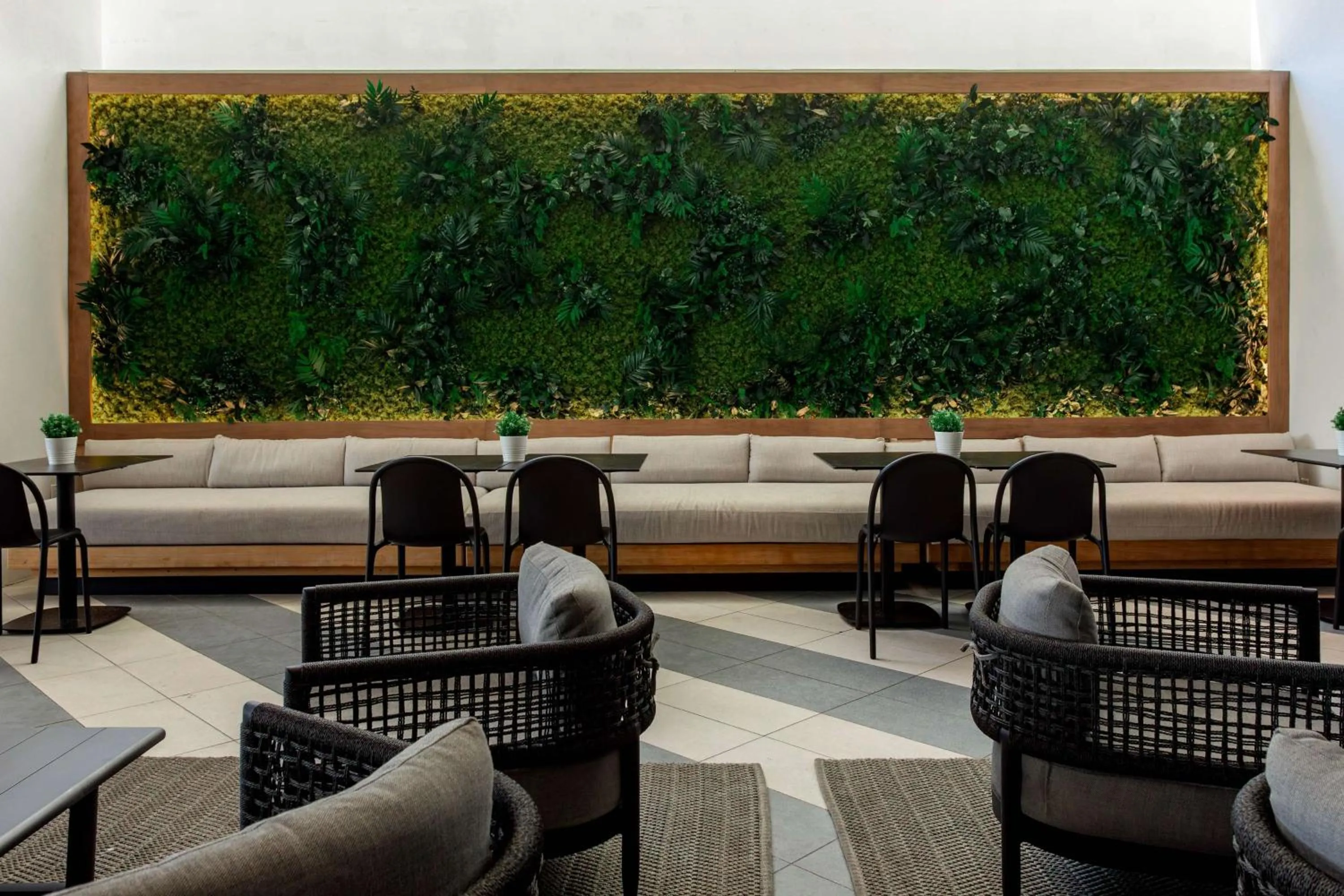 Restaurant/places to eat in Hilton Cabana Miami Beach Resort