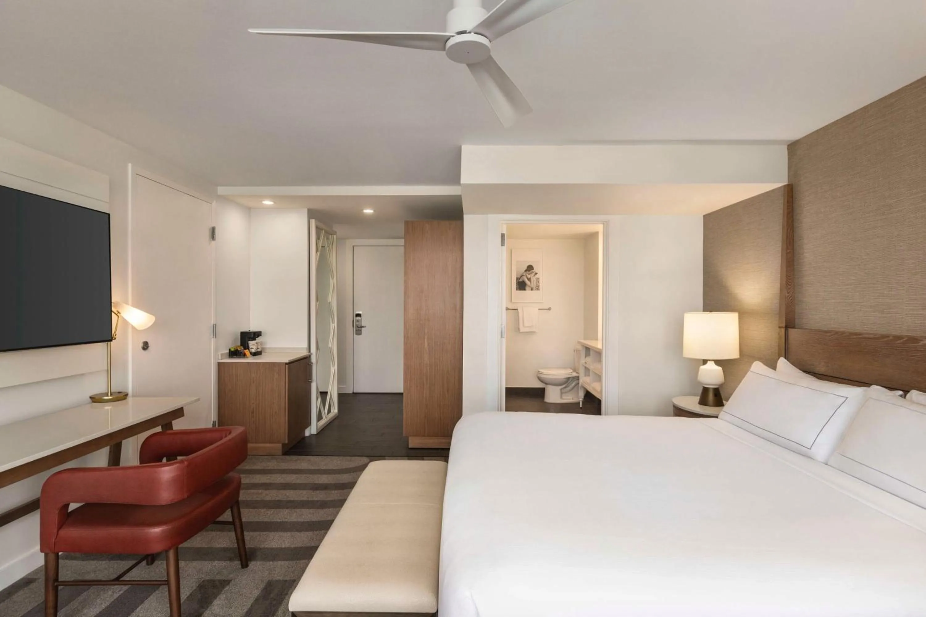 Bedroom, Bed in Hilton Cabana Miami Beach Resort