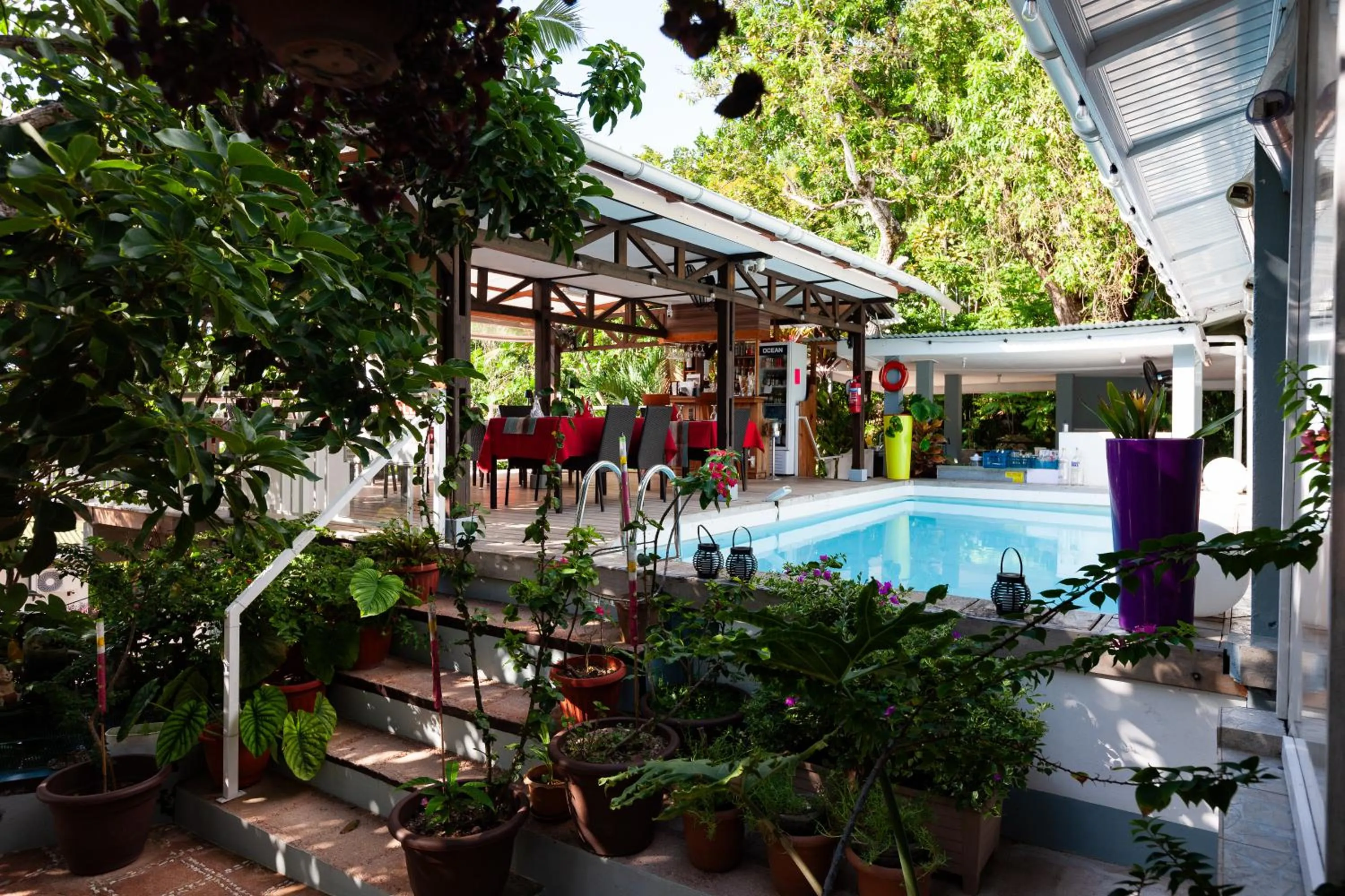 Swimming pool in Sea View Lodge