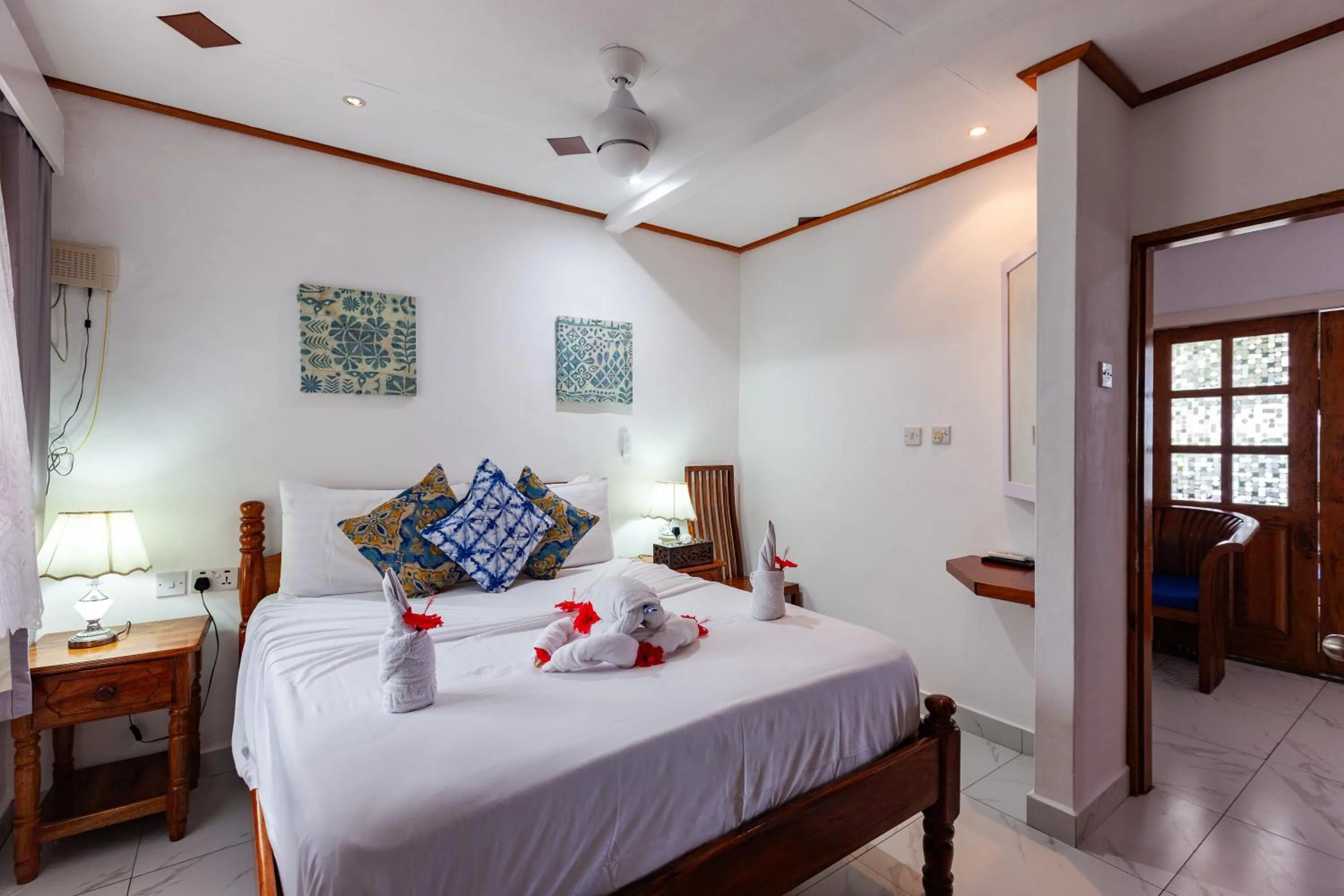 Bed in Sea View Lodge