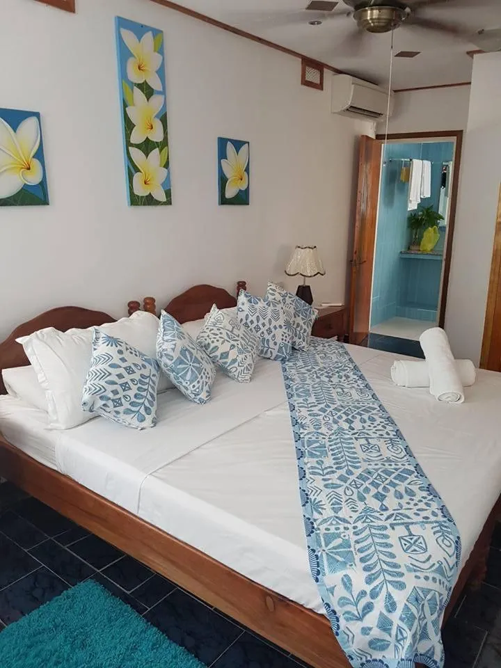 Bed in Sea View Lodge