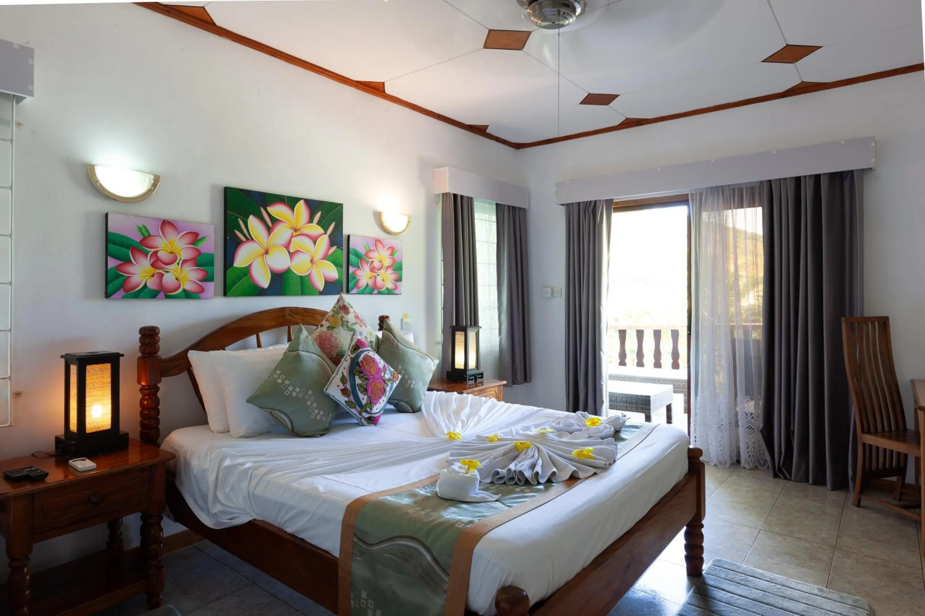 Bed in Sea View Lodge